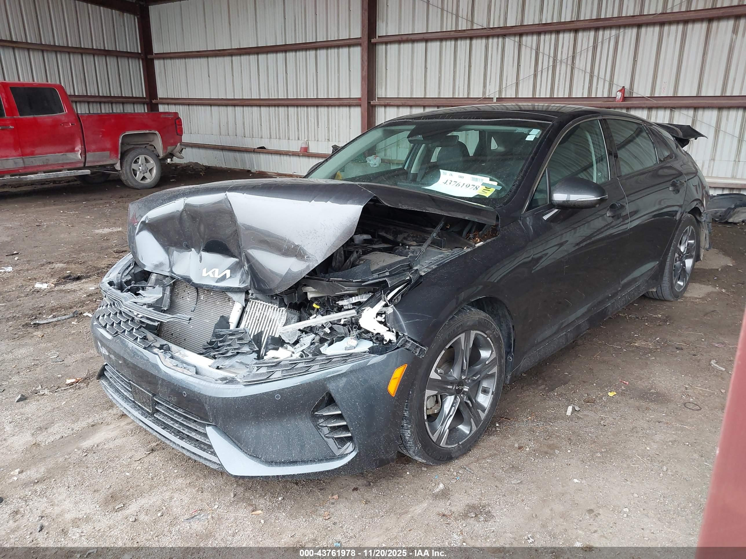 KIA K5 image 2