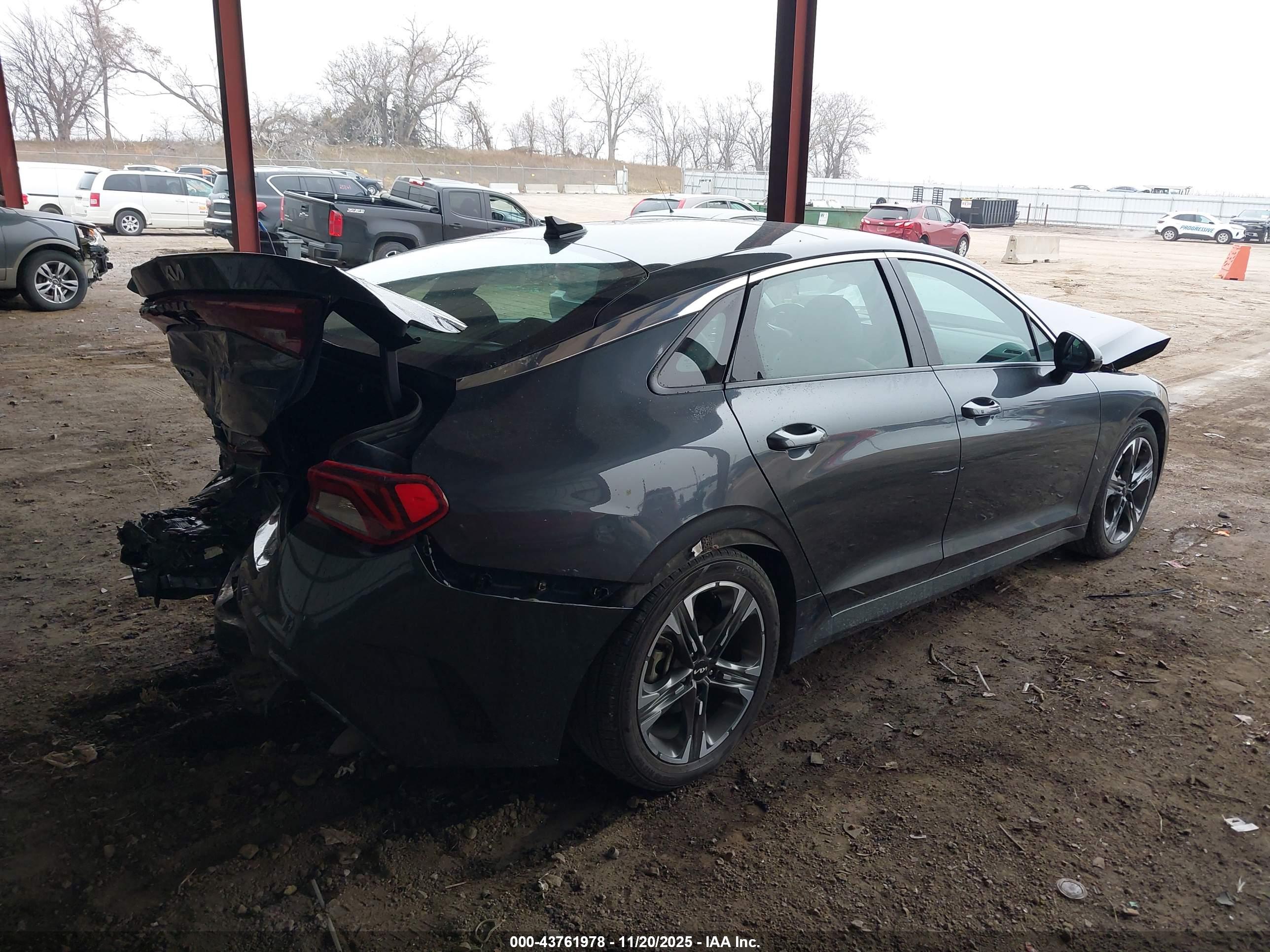KIA K5 image 4