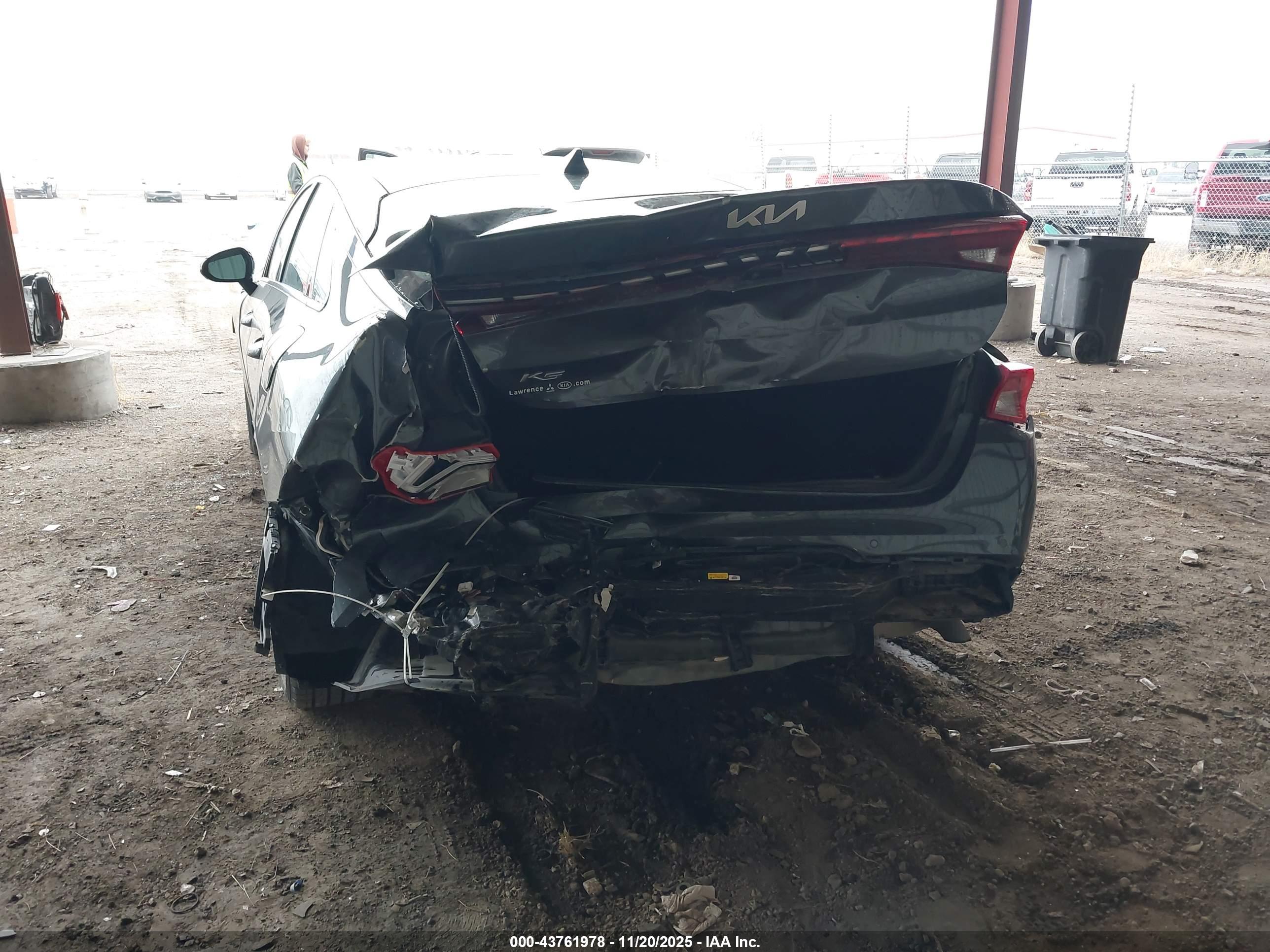 KIA K5 image 6