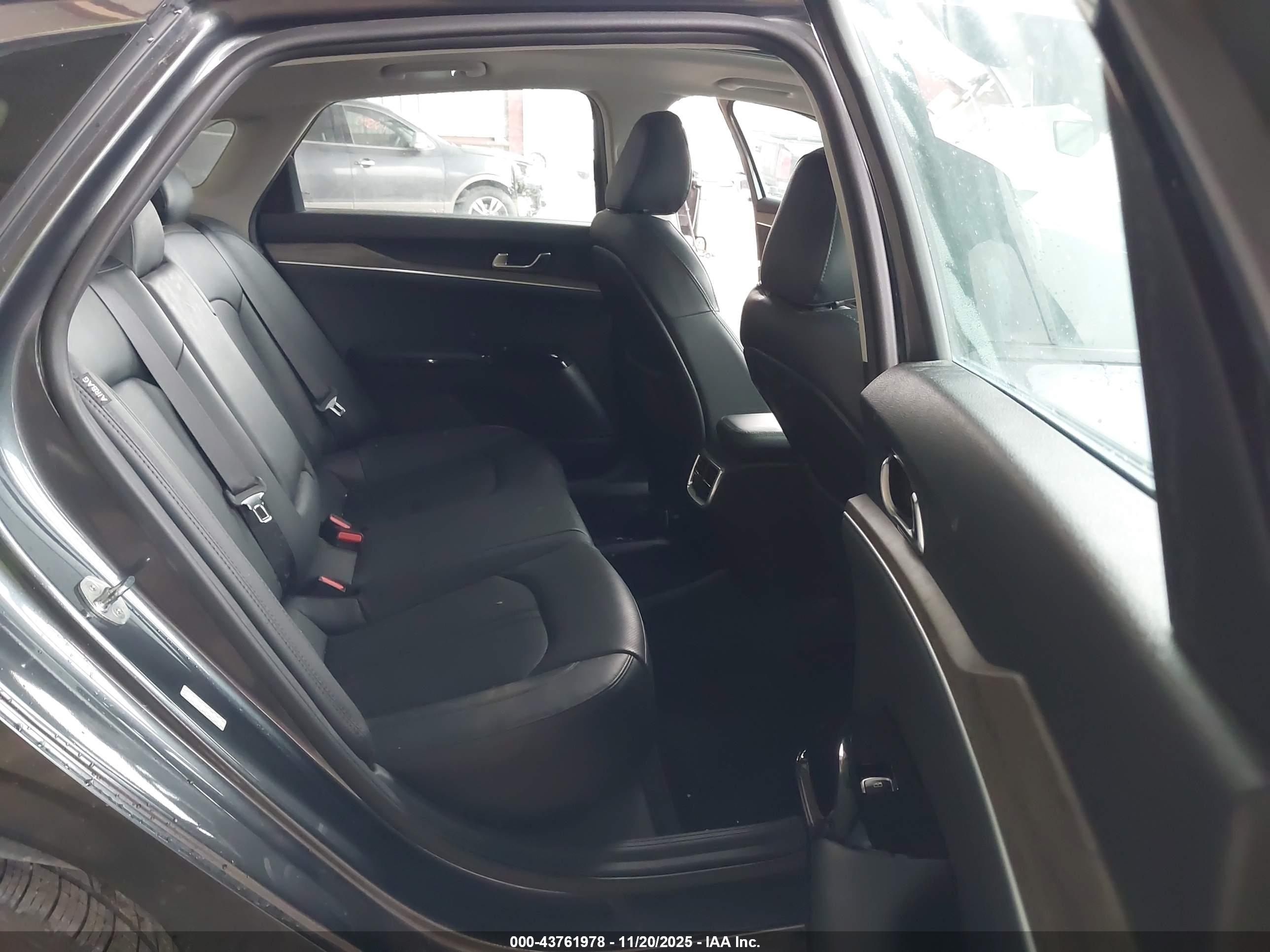 KIA K5 image 8