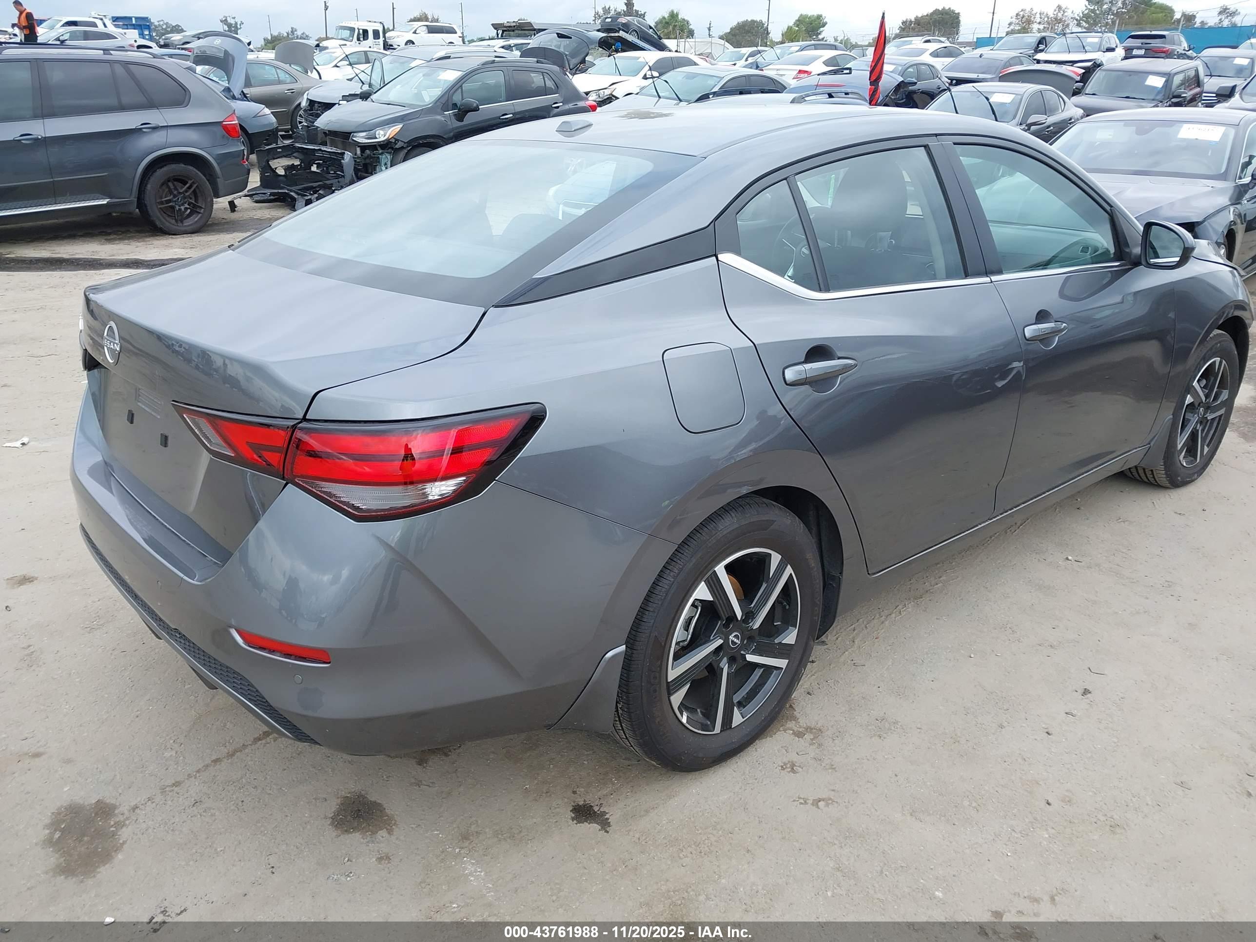 NISSAN SENTRA image 4