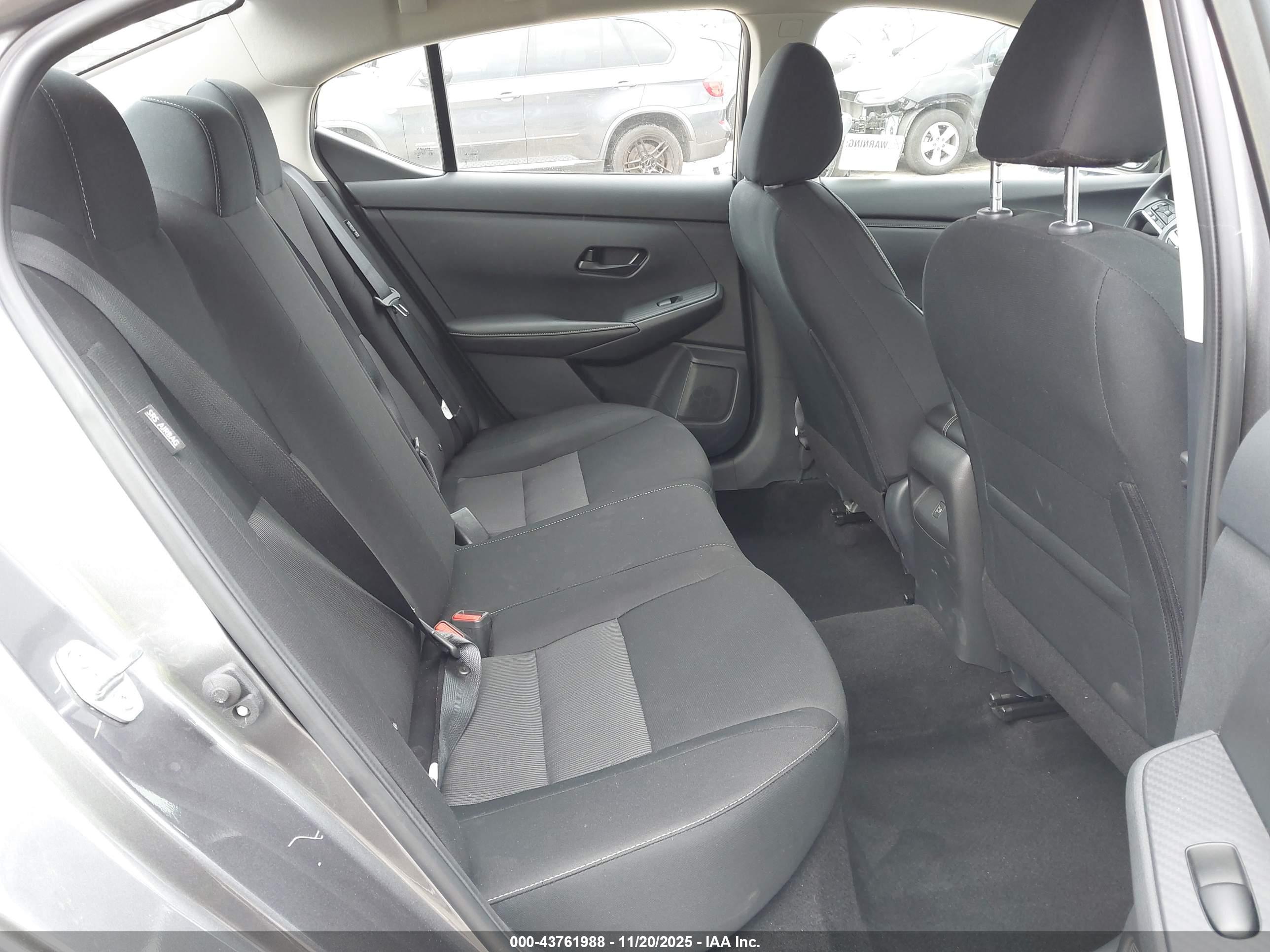 NISSAN SENTRA image 8