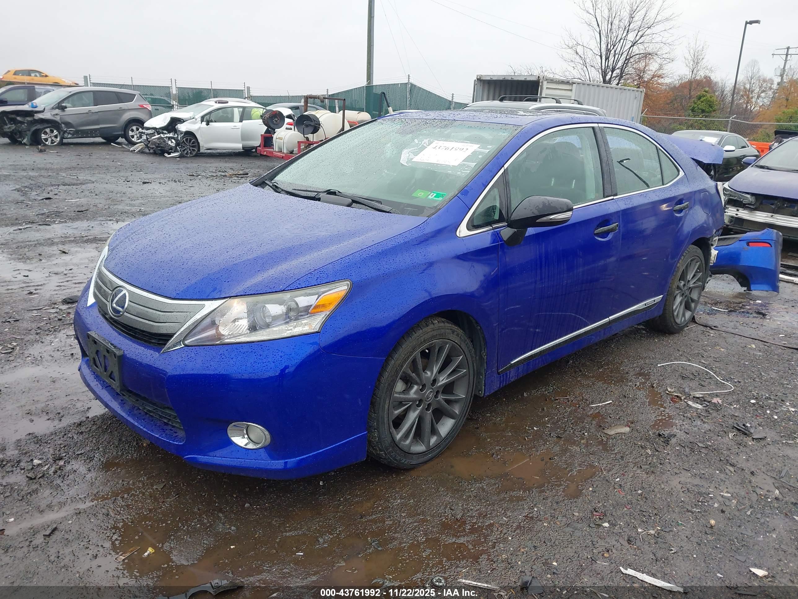 LEXUS HS image 2