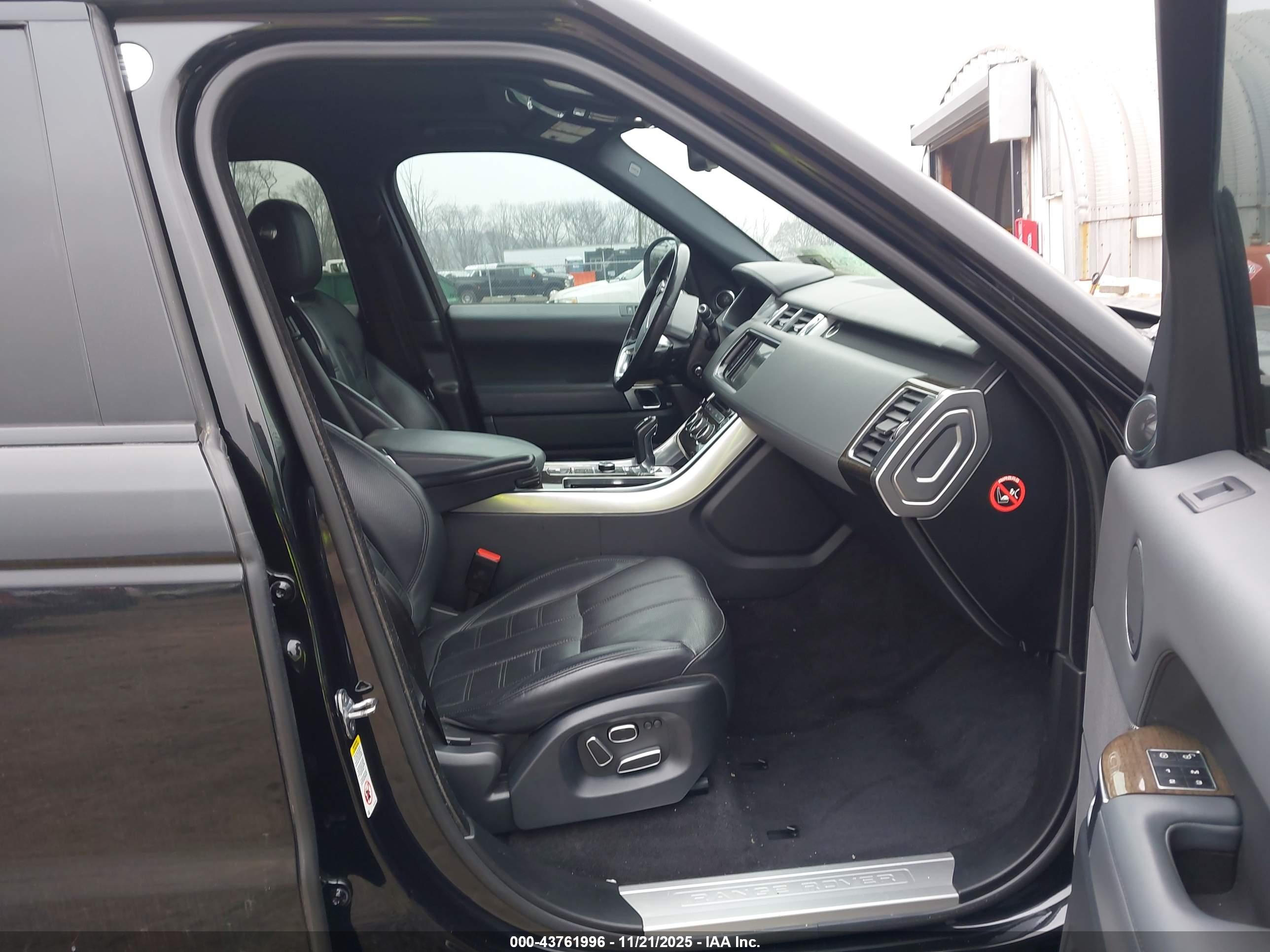LAND ROVER image 5