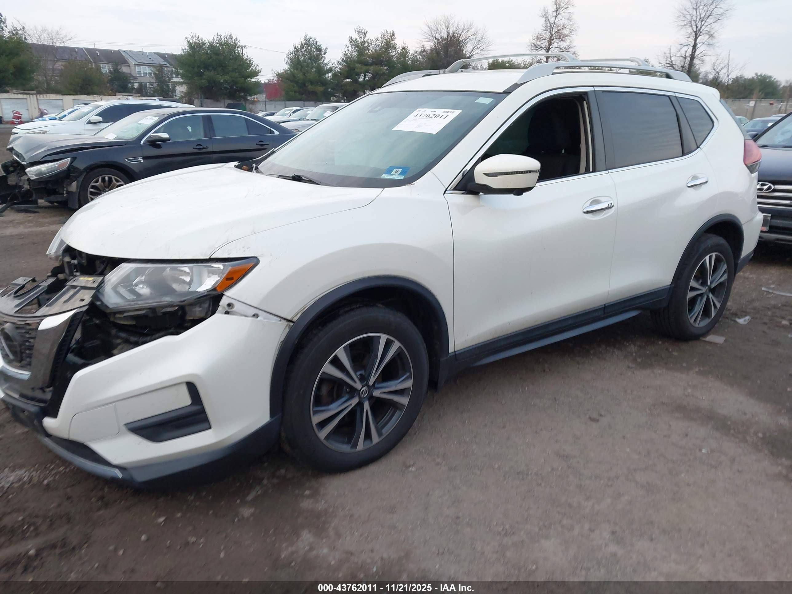 NISSAN ROGUE image 2