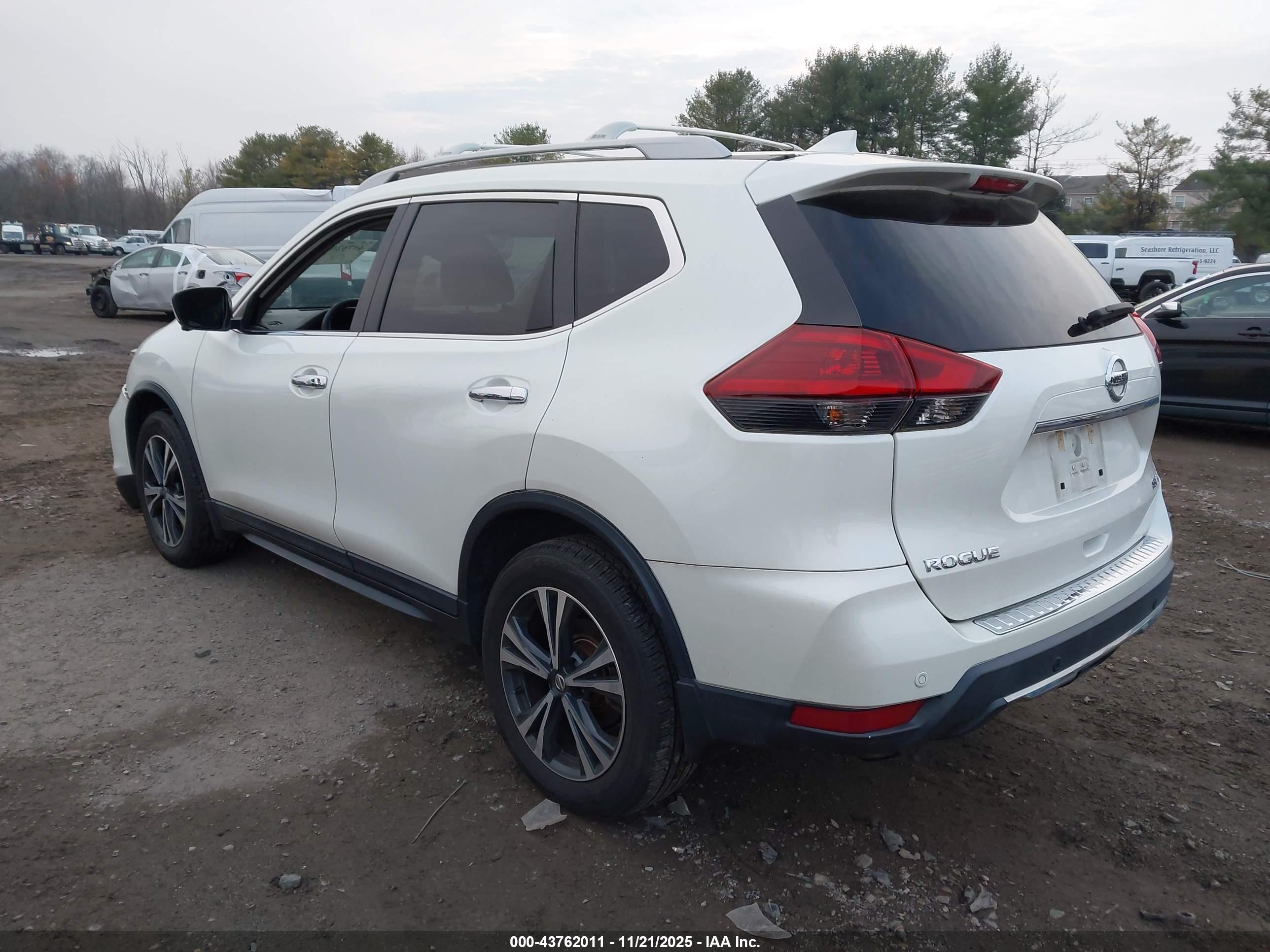 NISSAN ROGUE image 3