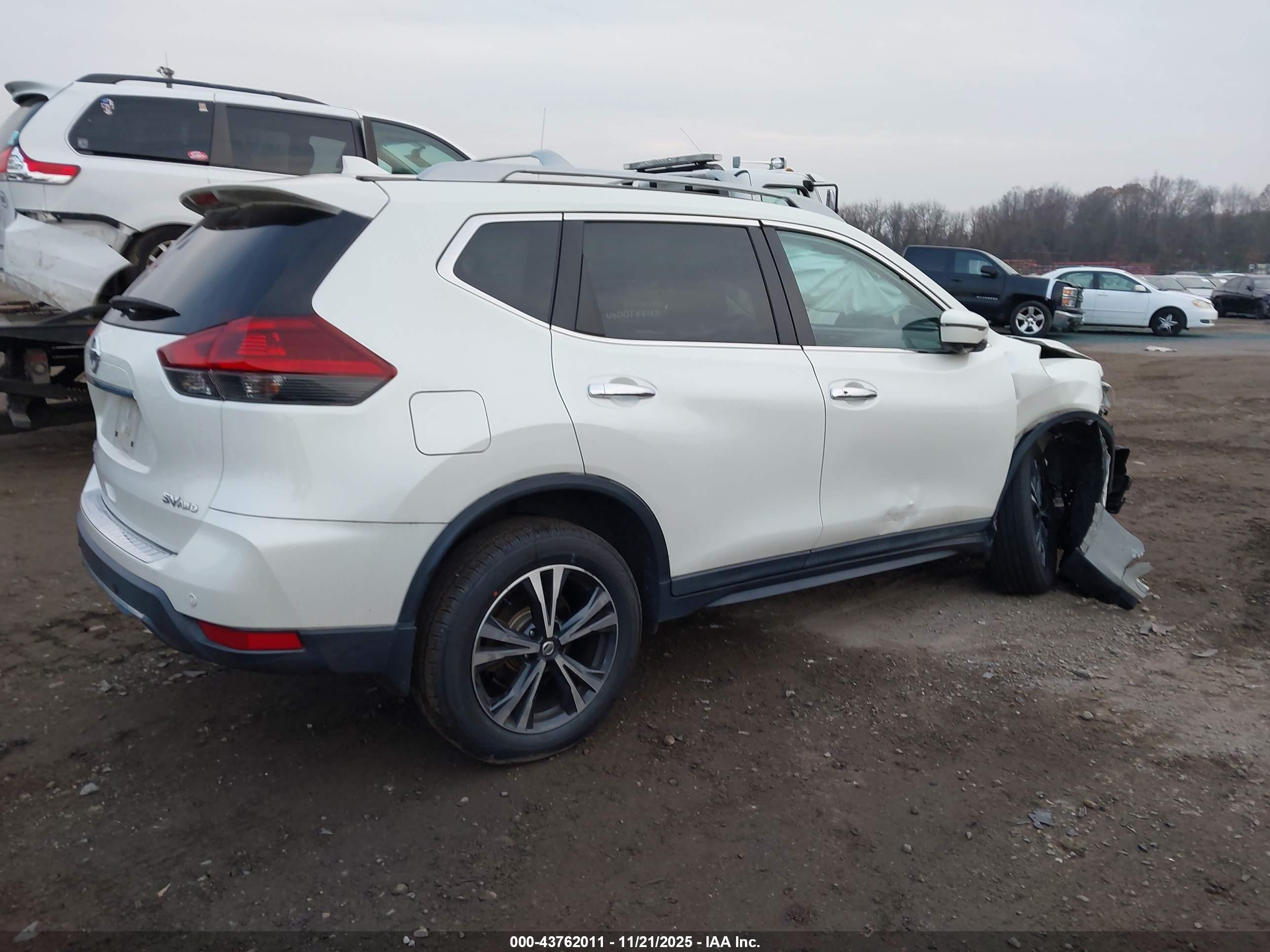 NISSAN ROGUE image 4