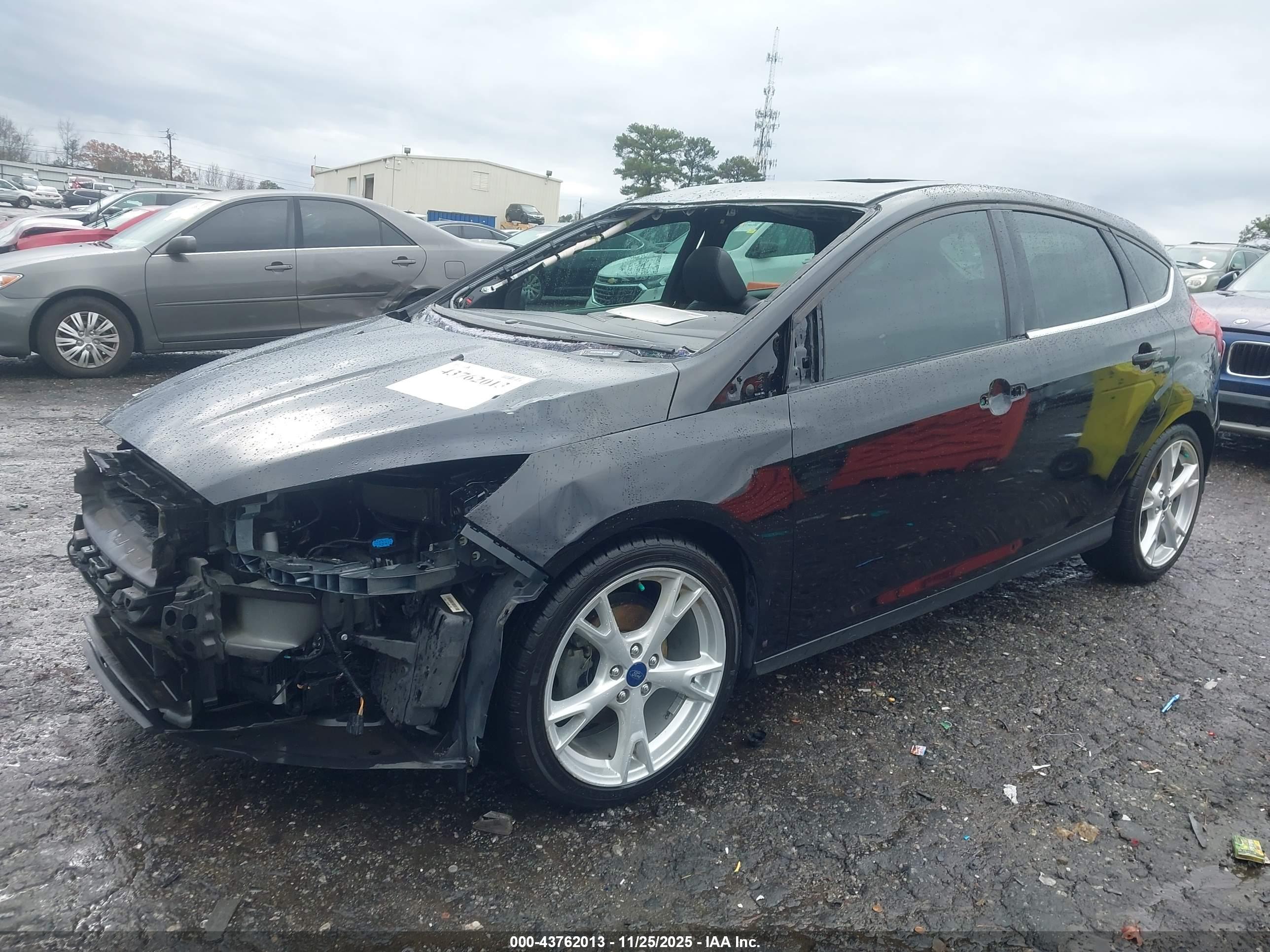 FORD FOCUS image 2