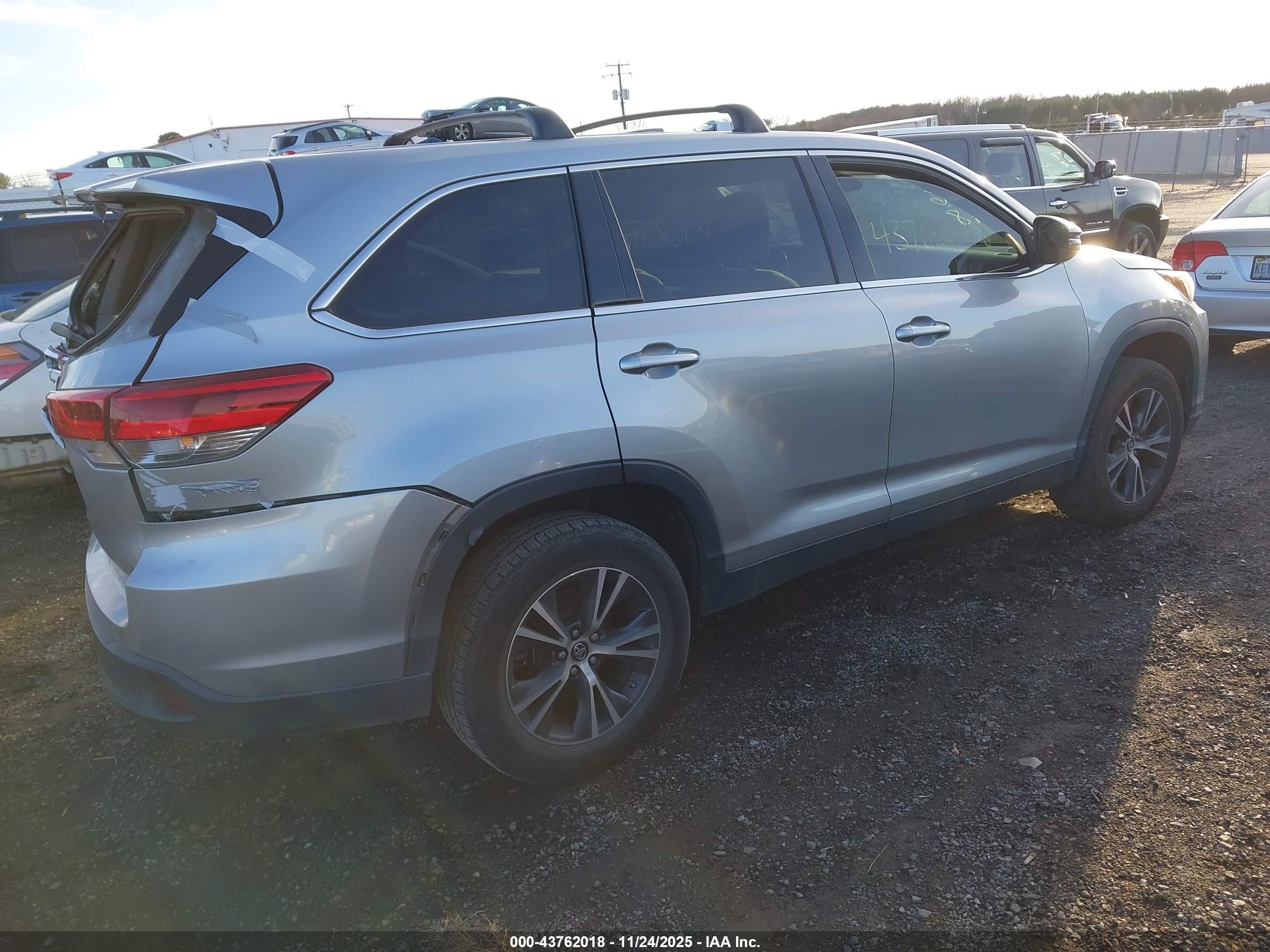 TOYOTA HIGHLANDER image 4