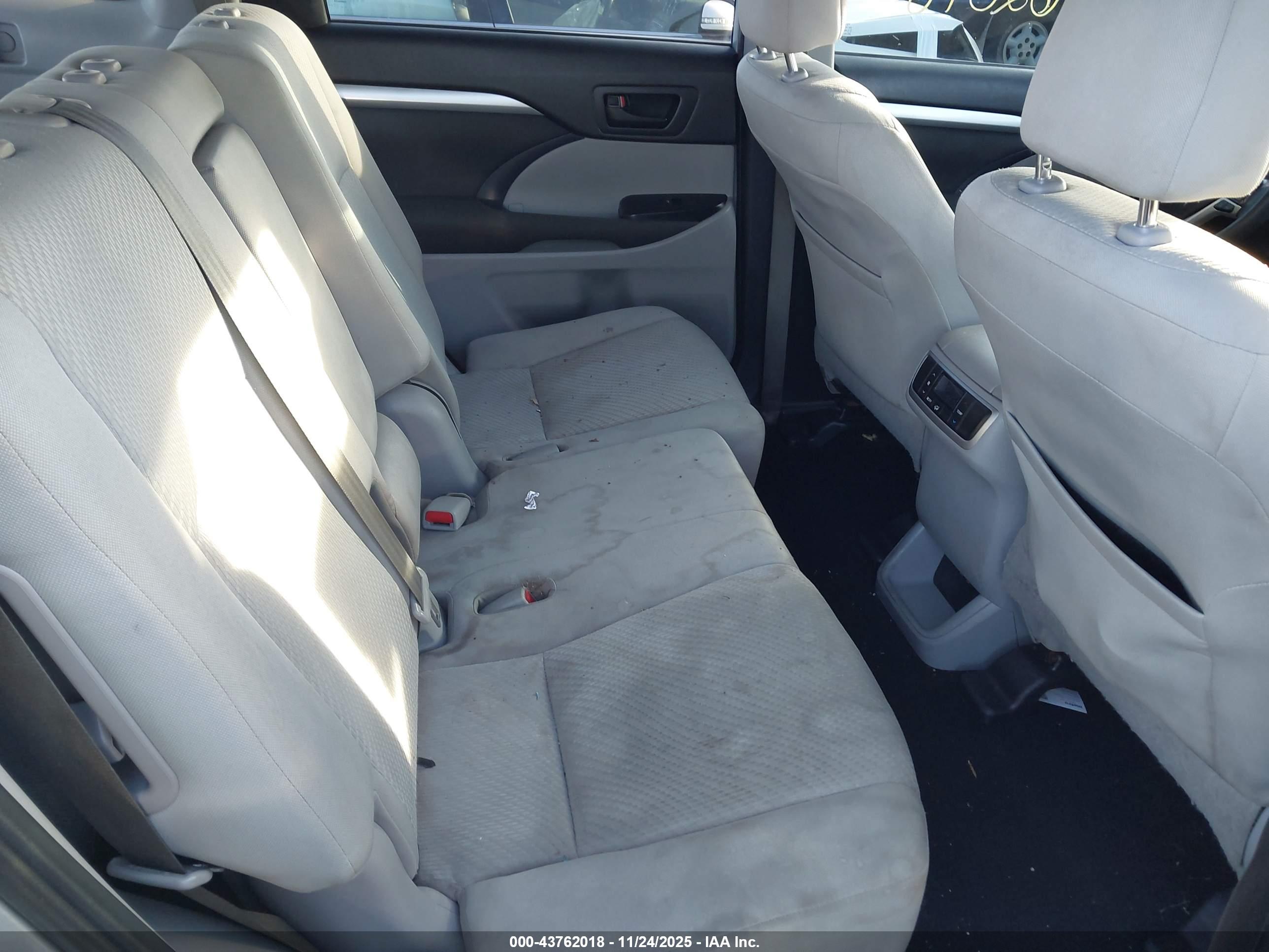 TOYOTA HIGHLANDER image 8
