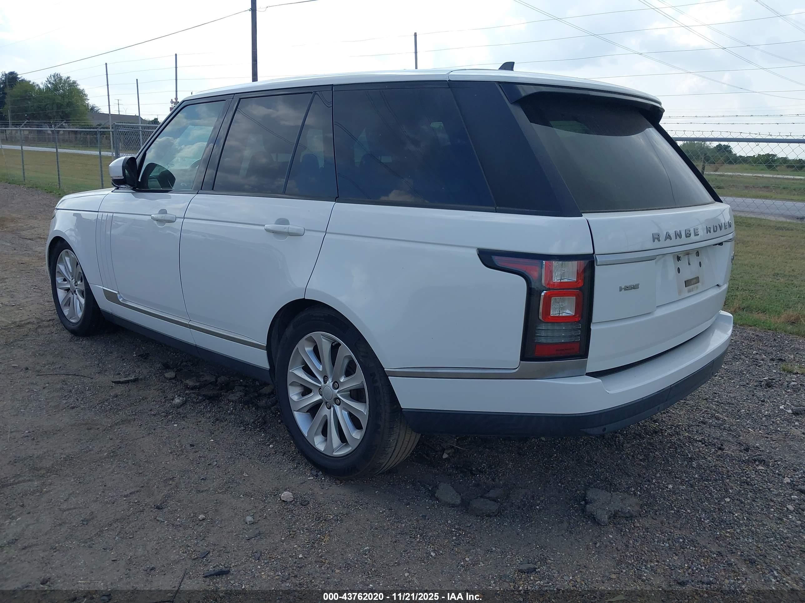 LAND ROVER image 3
