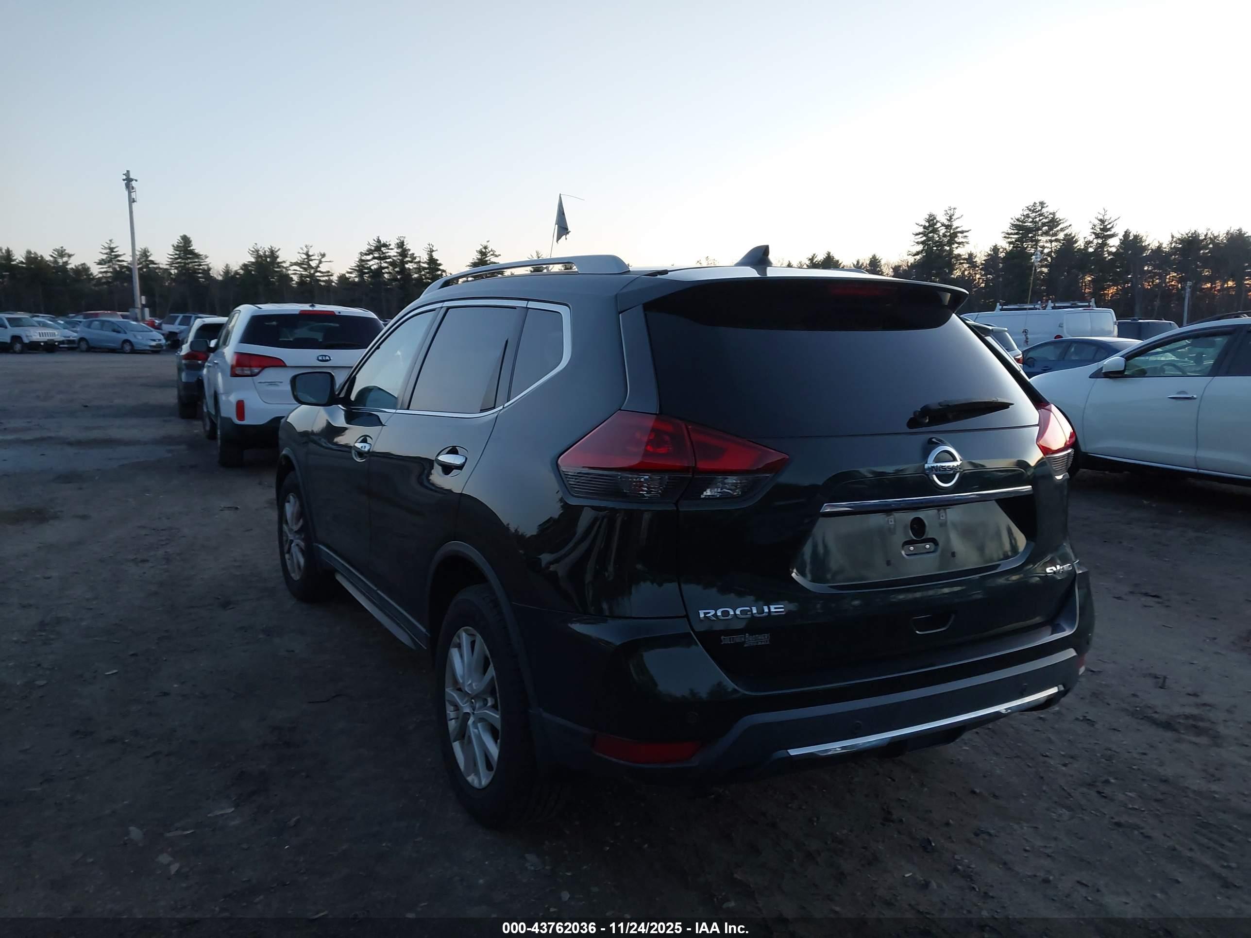 NISSAN ROGUE image 3