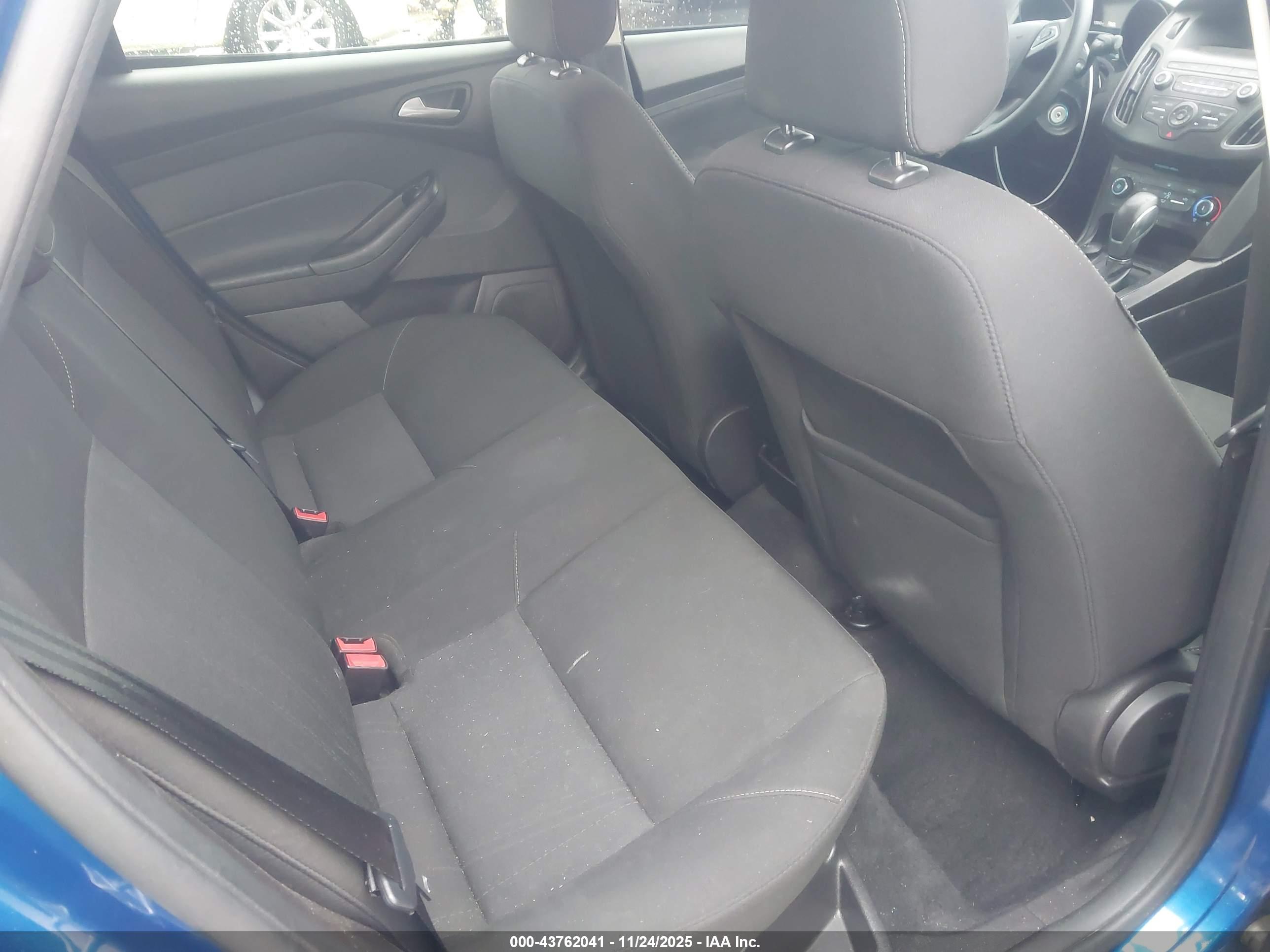 FORD FOCUS image 8