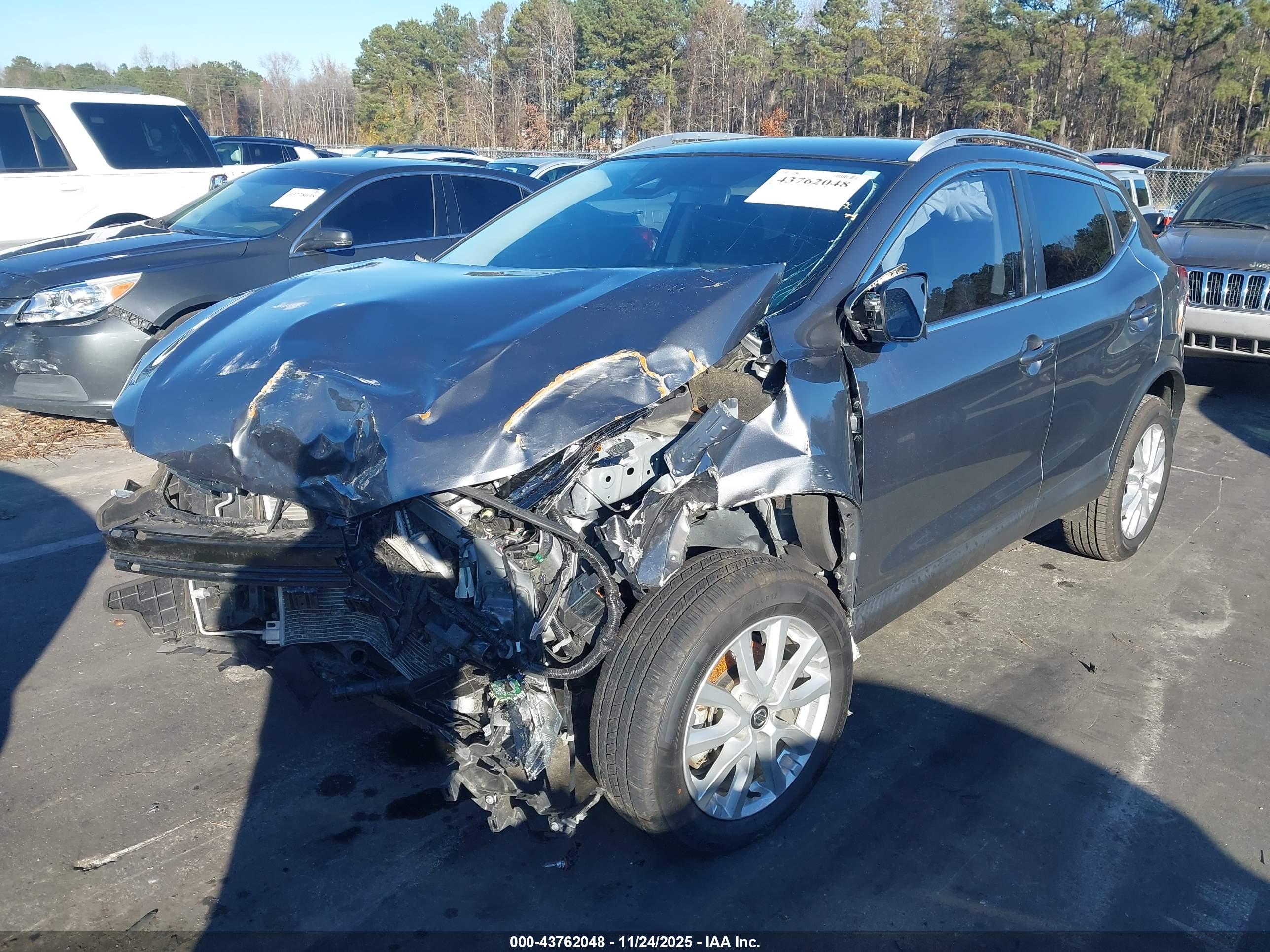 NISSAN ROGUE image 2