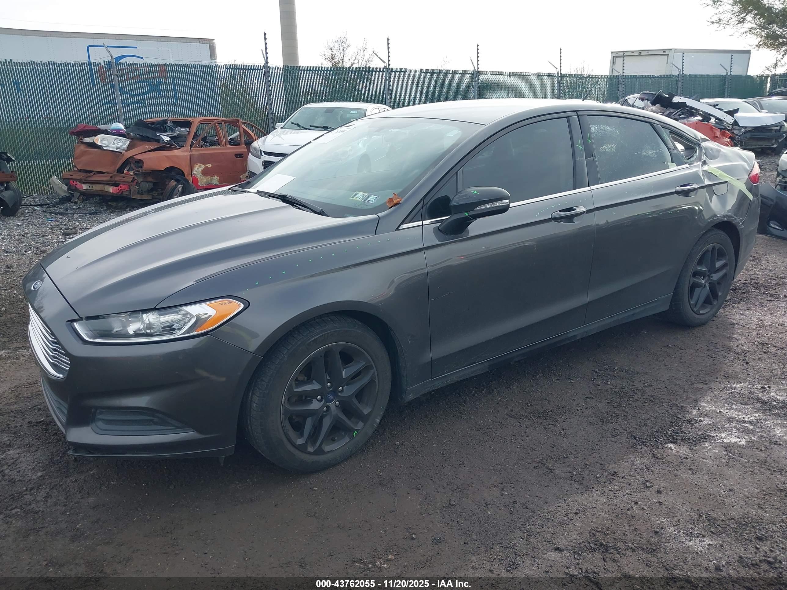 FORD FUSION image 2
