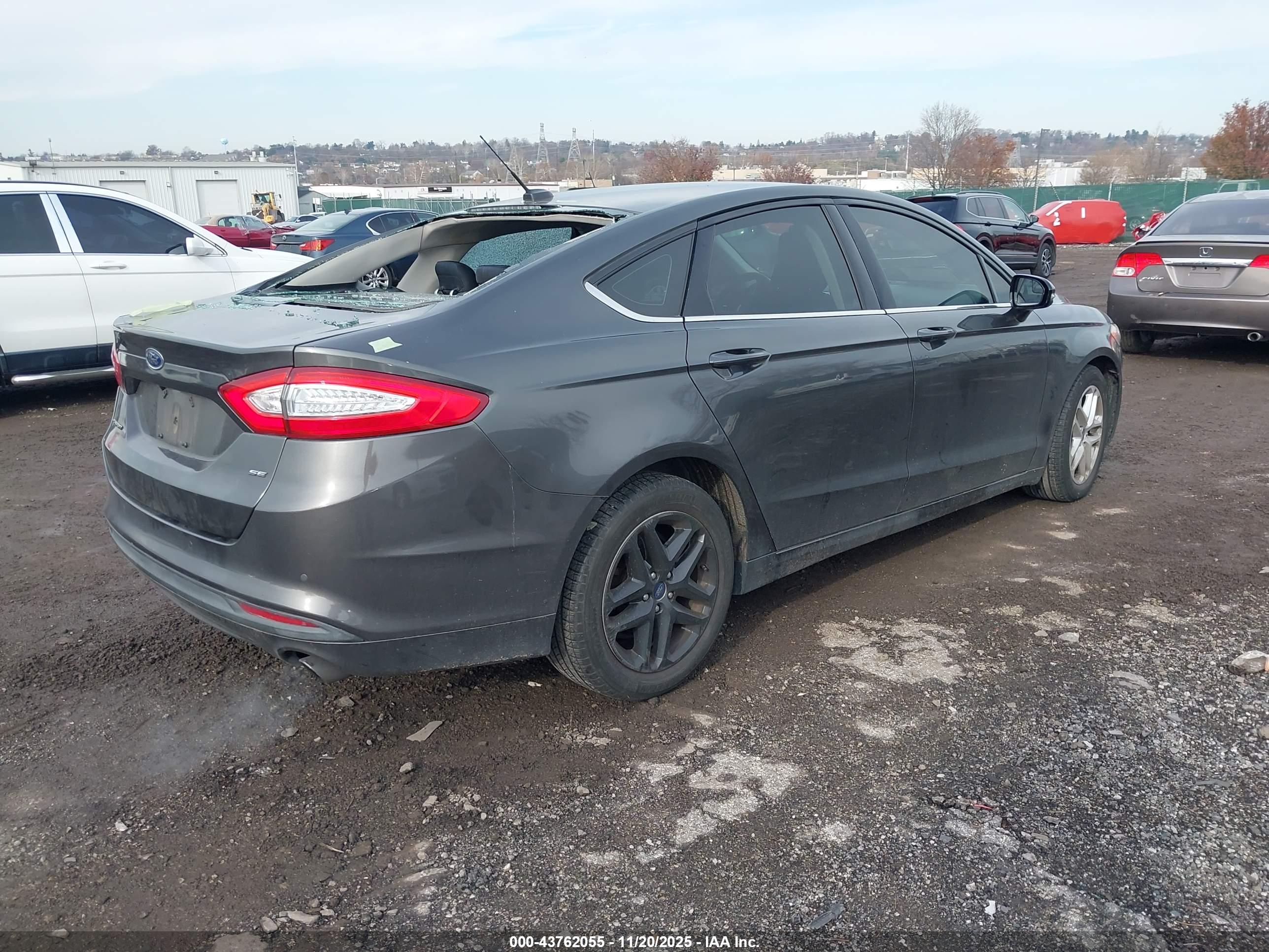 FORD FUSION image 4