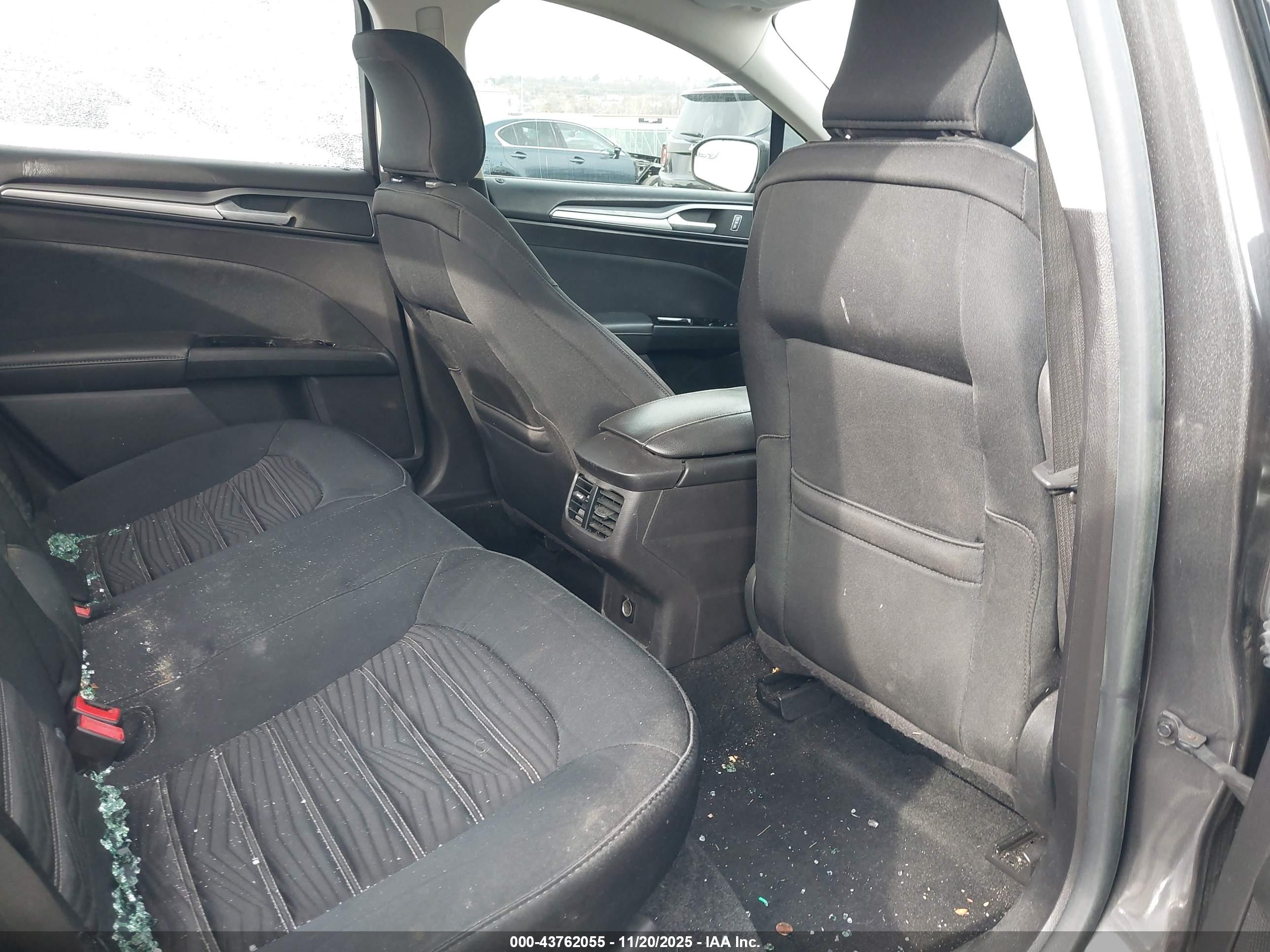 FORD FUSION image 8
