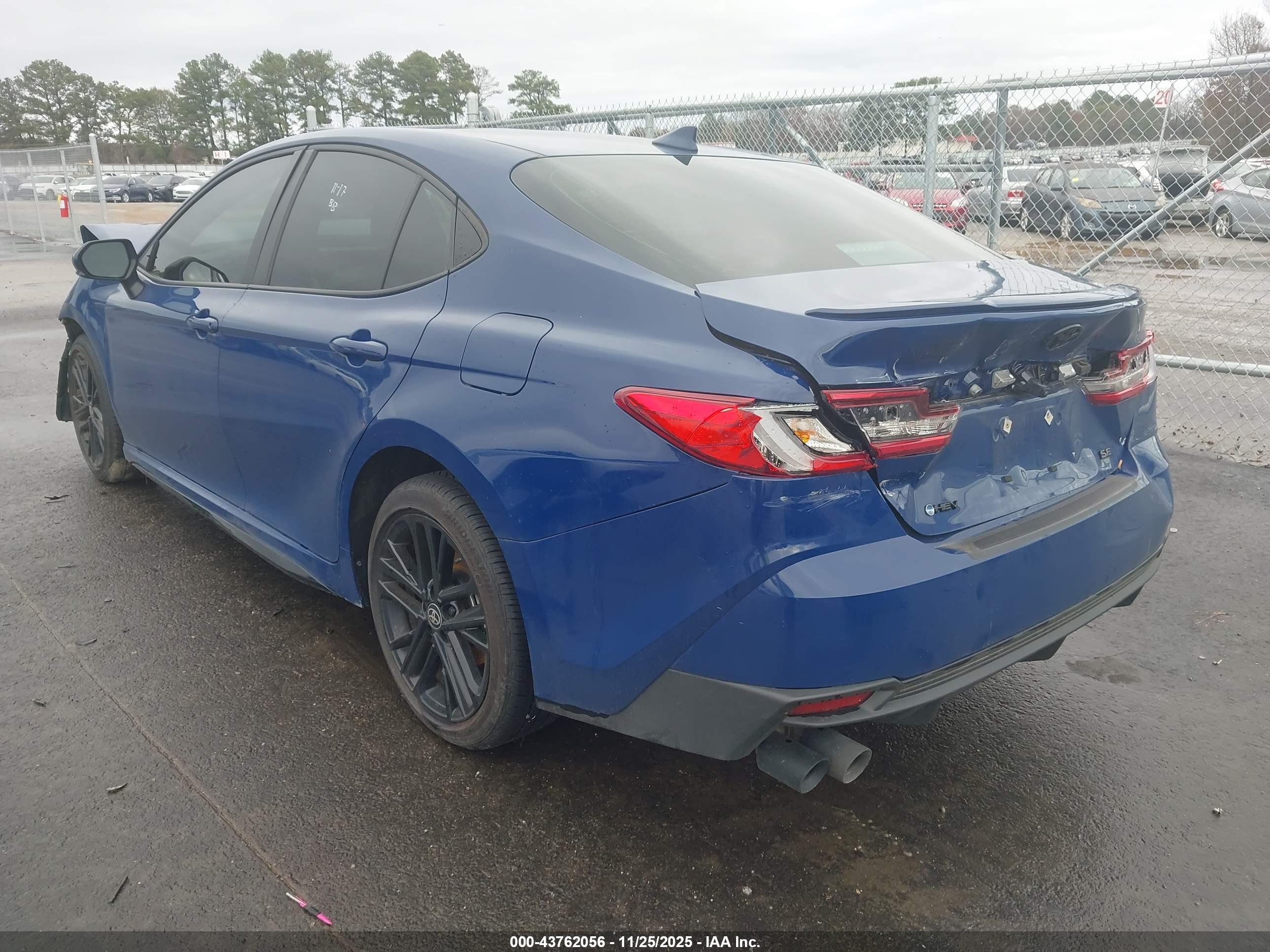 TOYOTA CAMRY image 3