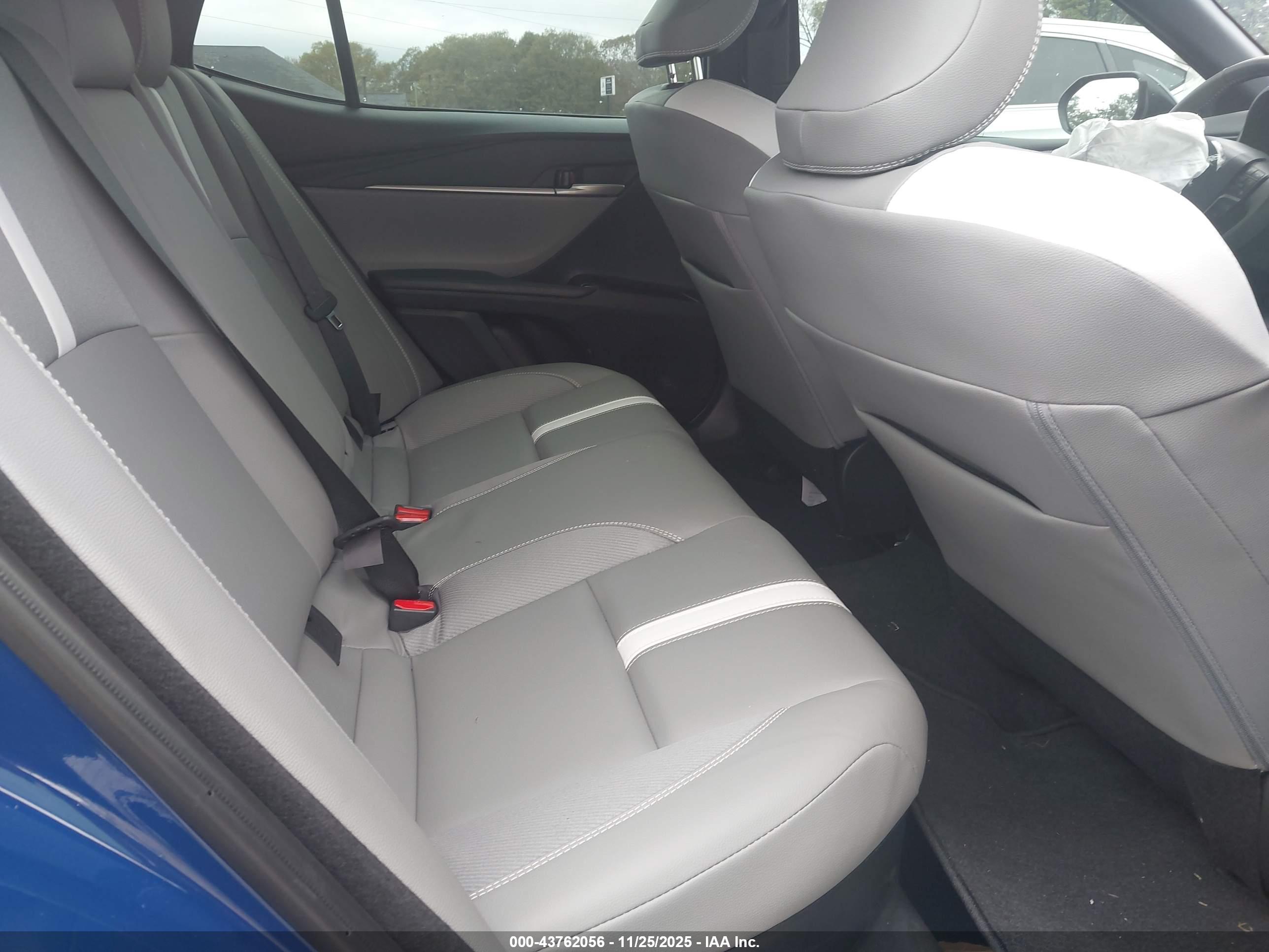TOYOTA CAMRY image 8
