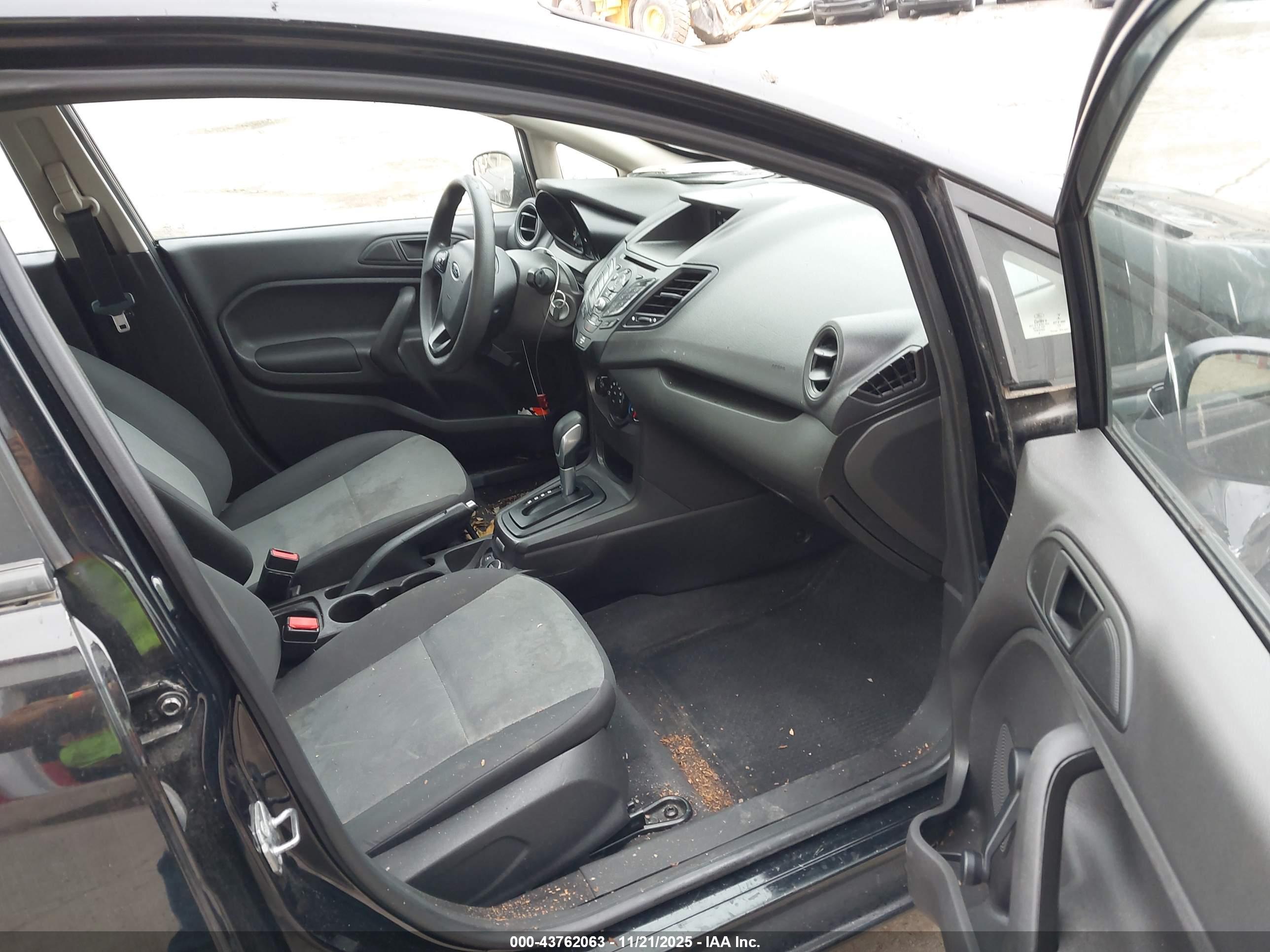 FORD FIESTA image 5