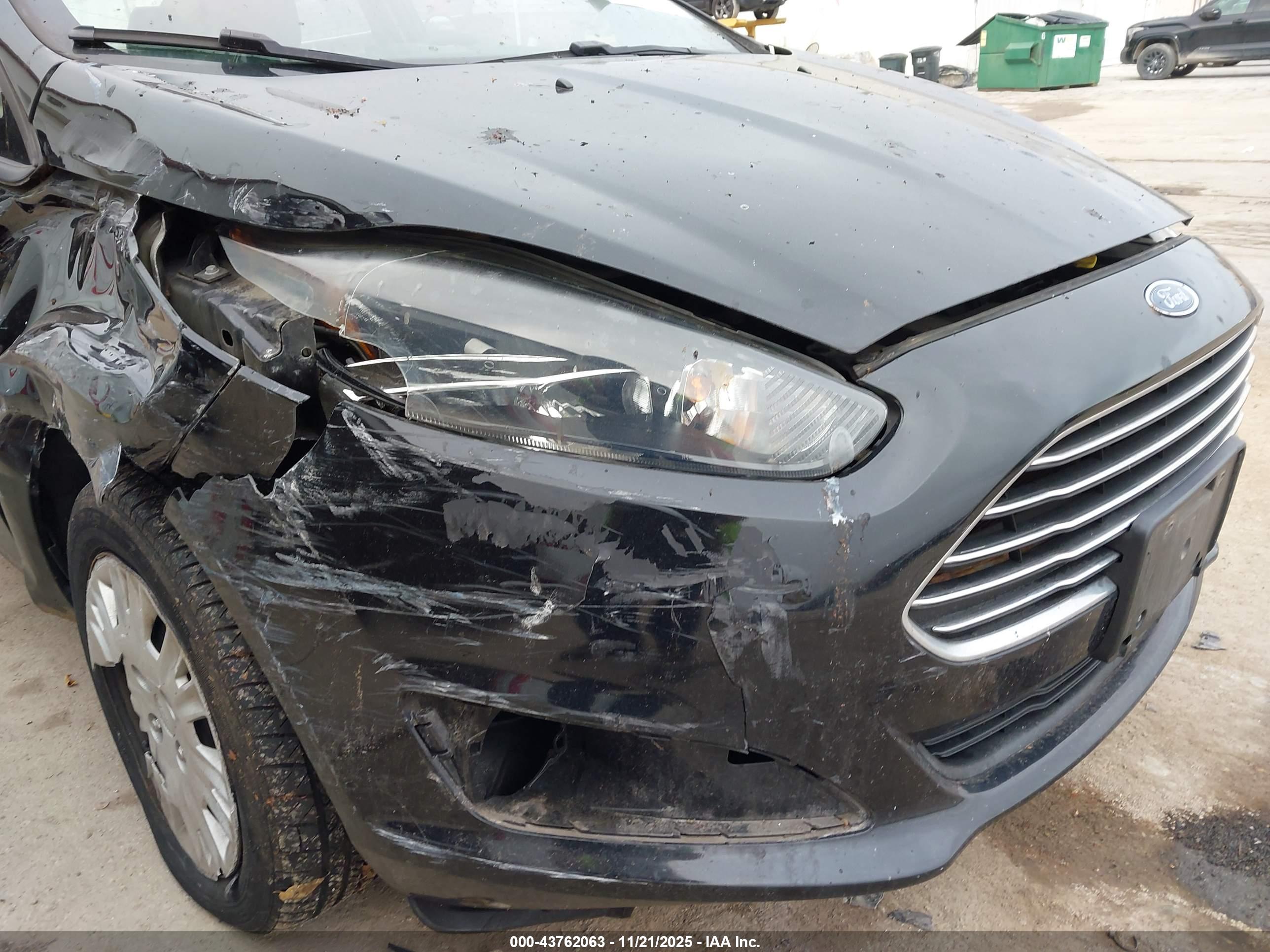 FORD FIESTA image 6