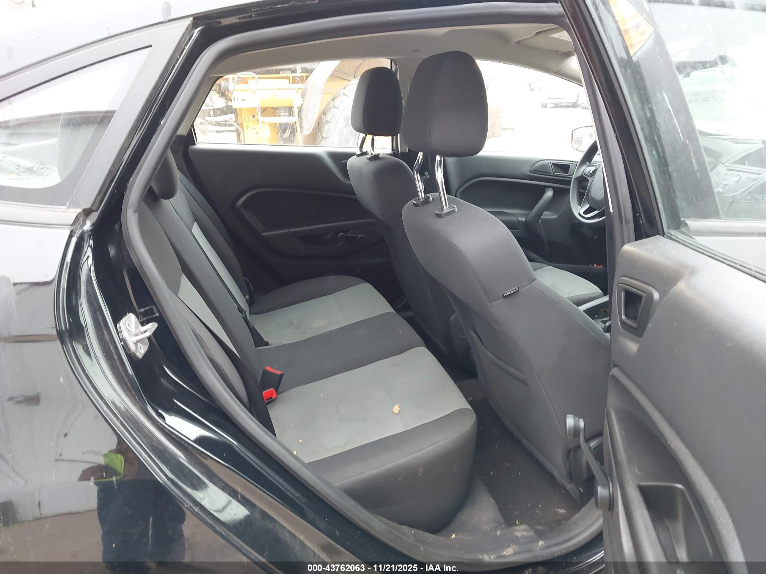 FORD FIESTA image 8