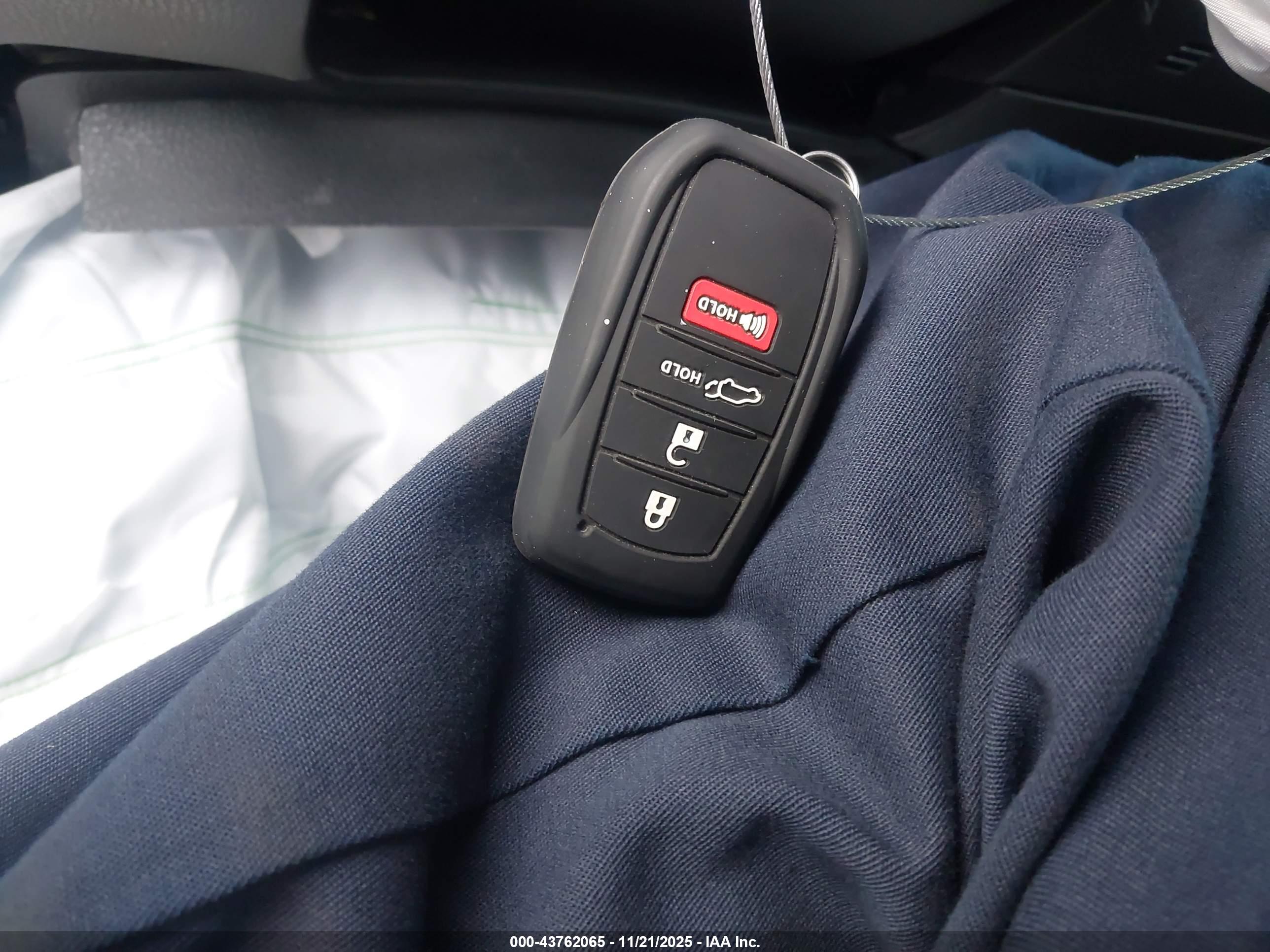 TOYOTA CAMRY image 11