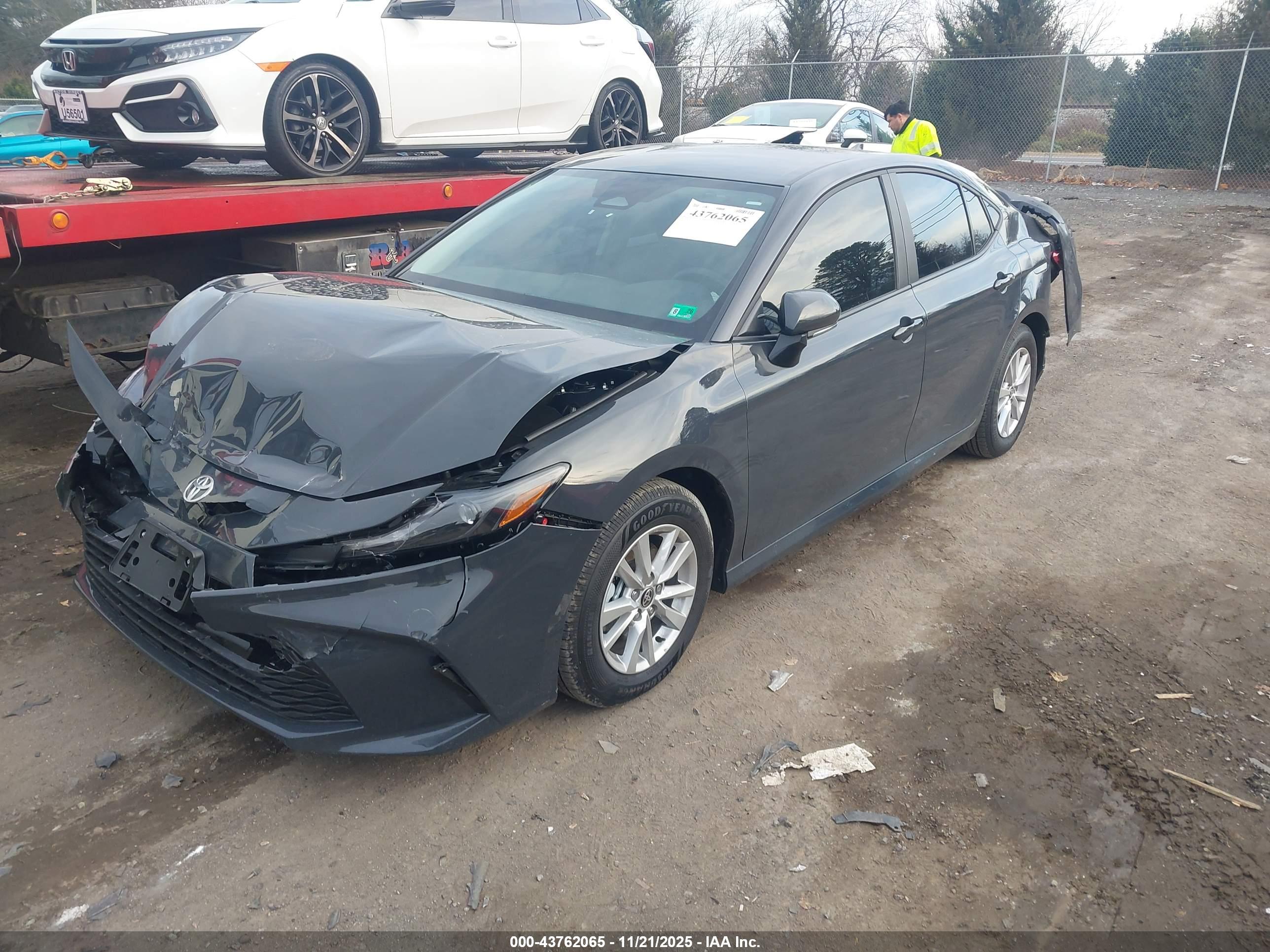 TOYOTA CAMRY image 2