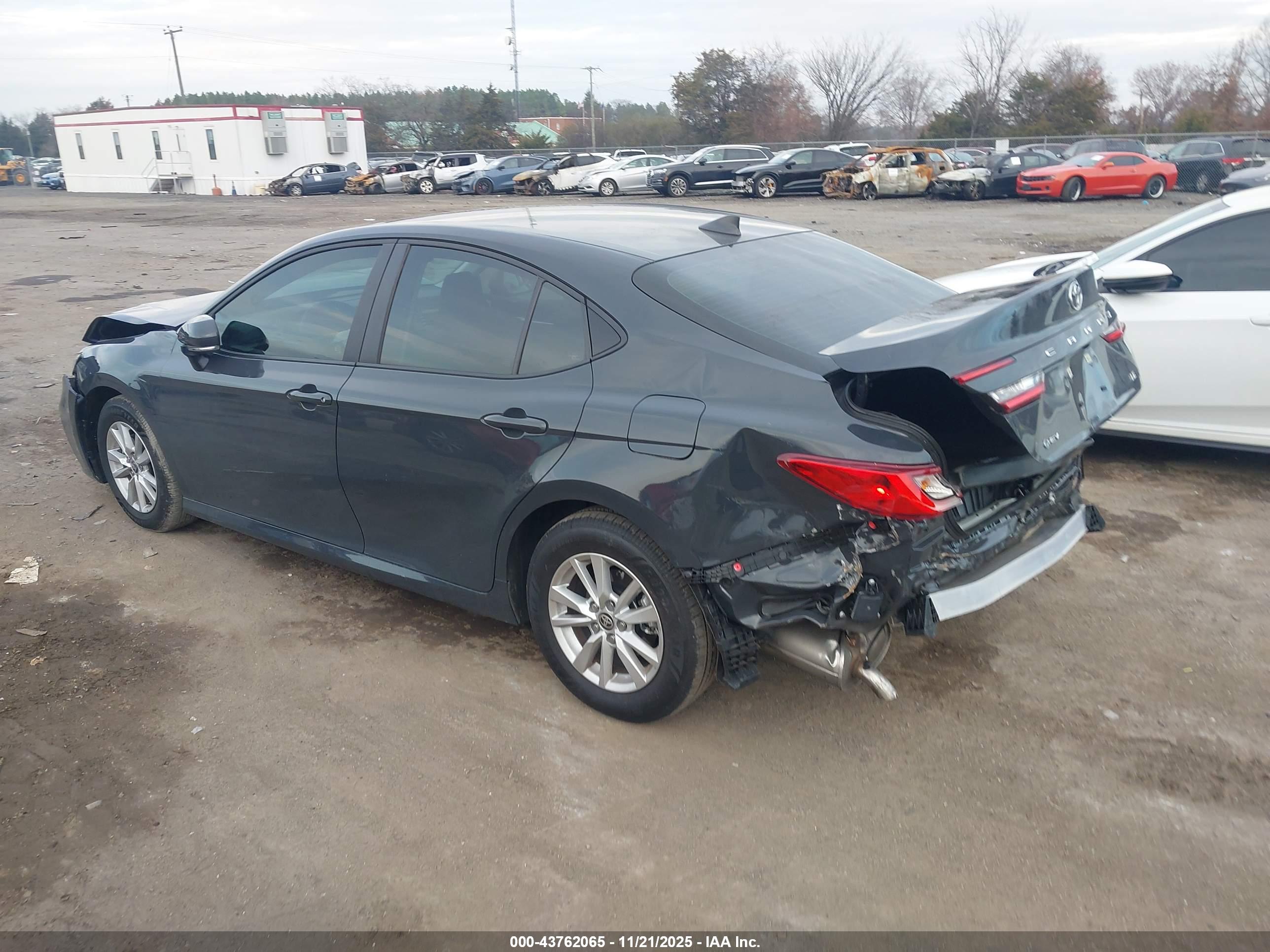 TOYOTA CAMRY image 3