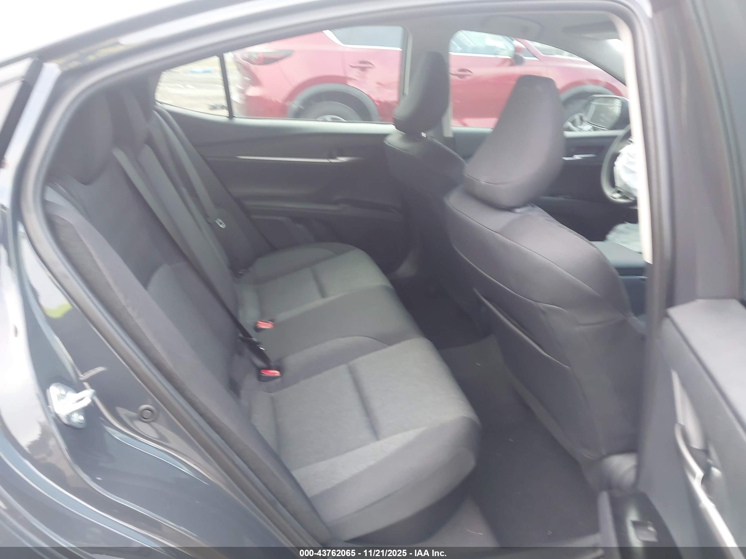 TOYOTA CAMRY image 8