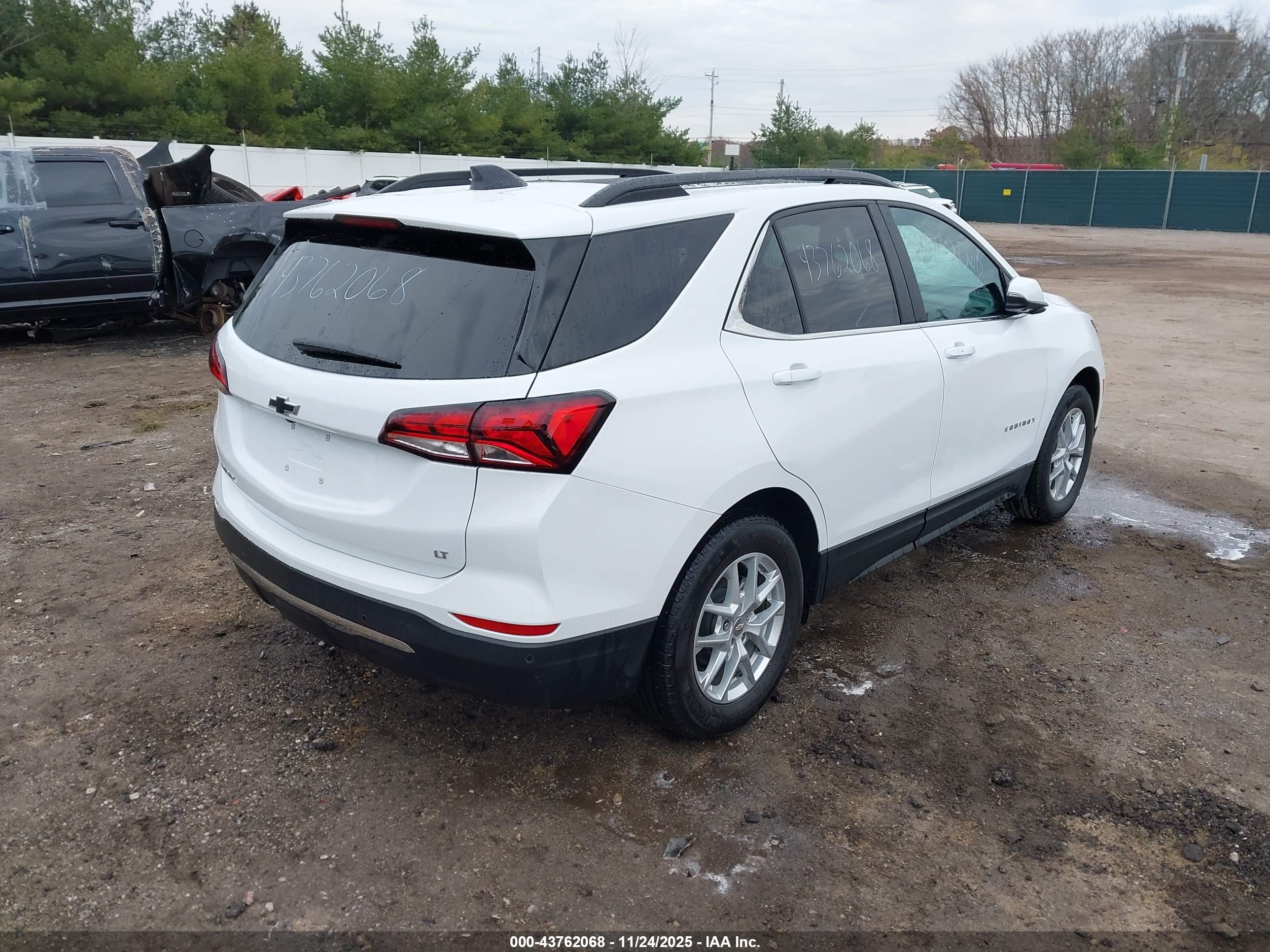 CHEVROLET EQUINOX image 4