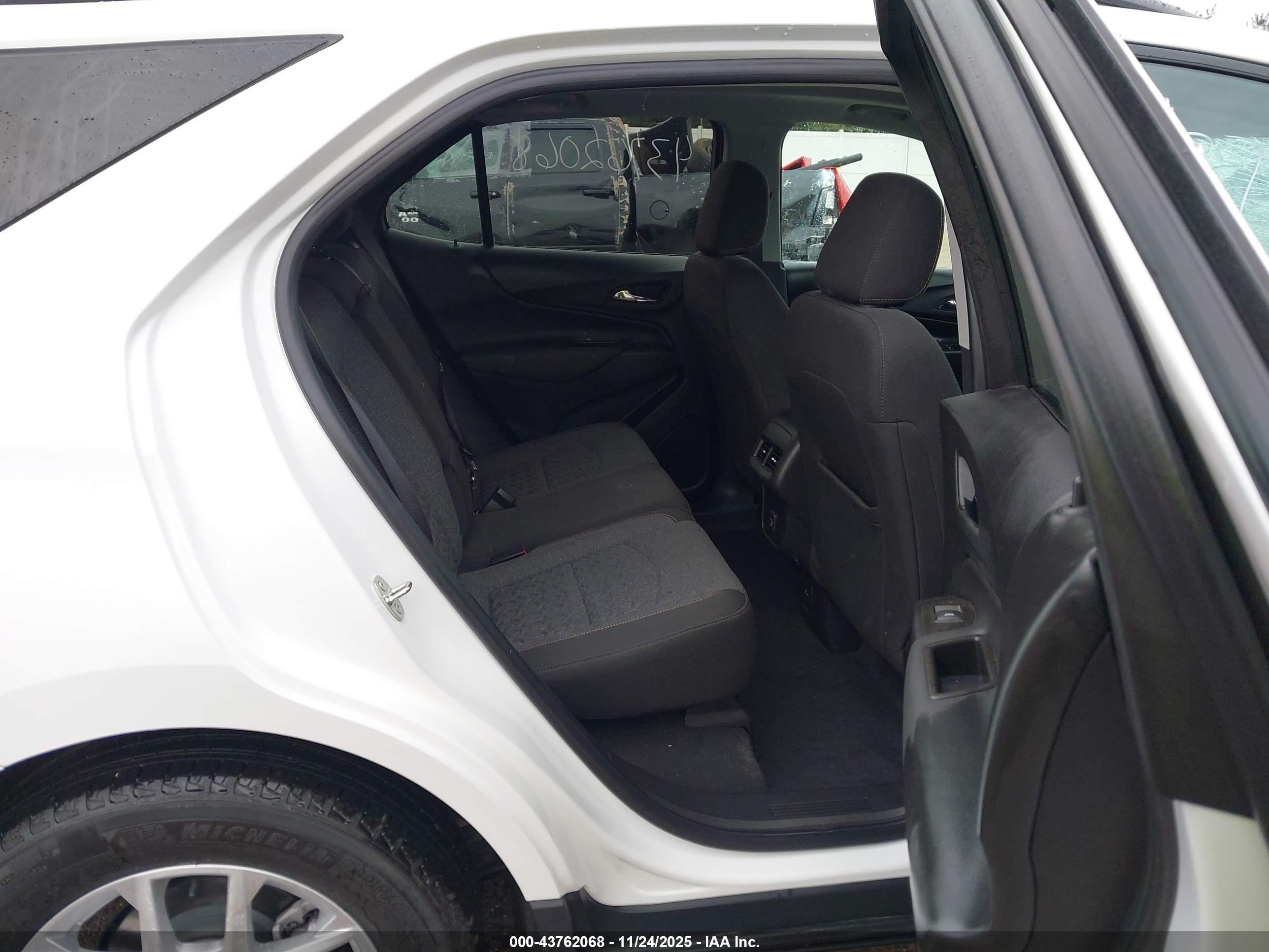 CHEVROLET EQUINOX image 8