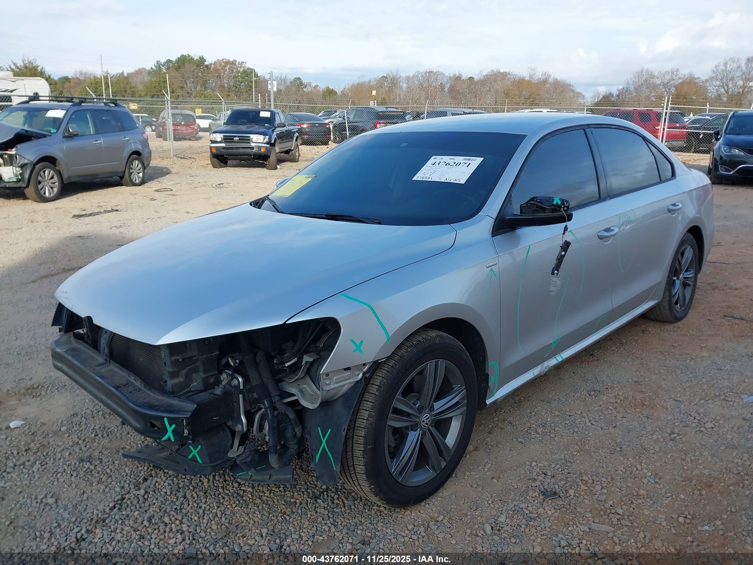 VOLKSWAGEN PASSAT image 2