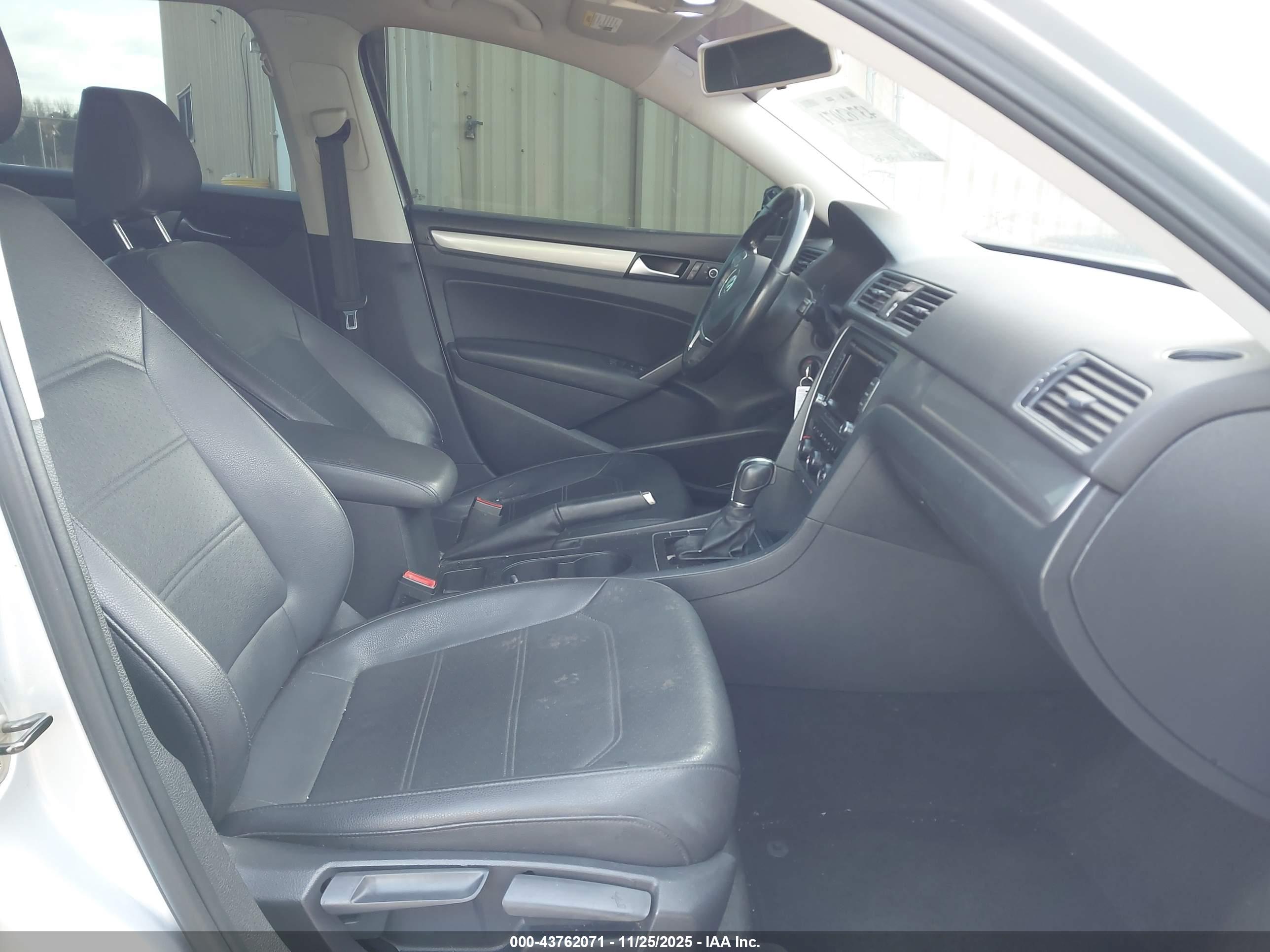 VOLKSWAGEN PASSAT image 5