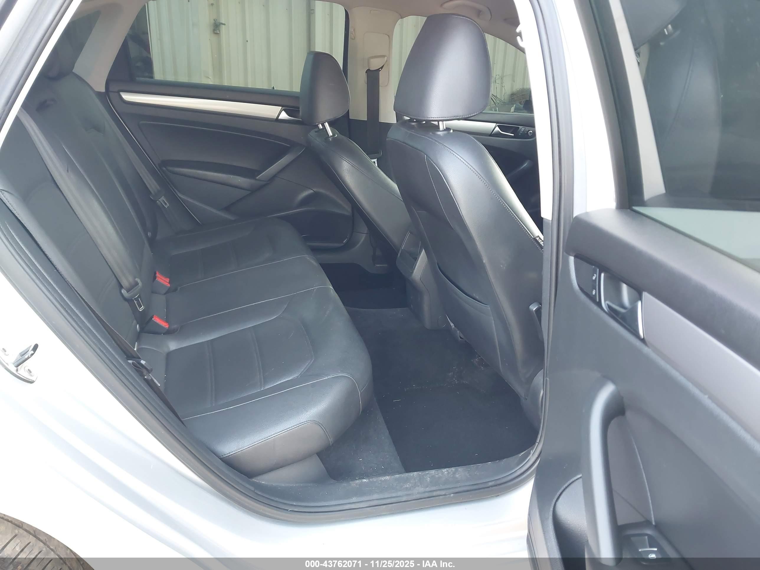 VOLKSWAGEN PASSAT image 8