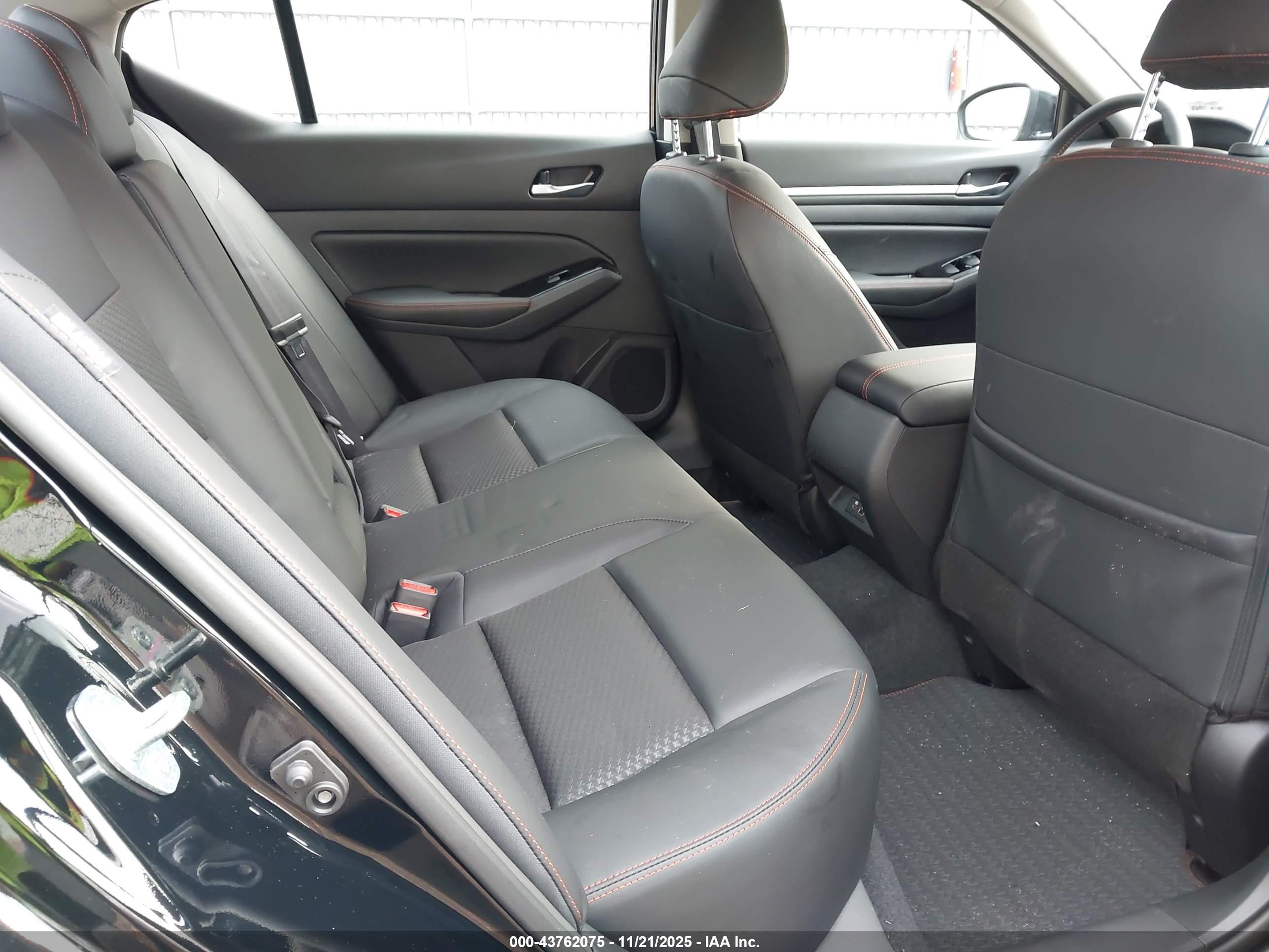 NISSAN ALTIMA image 8
