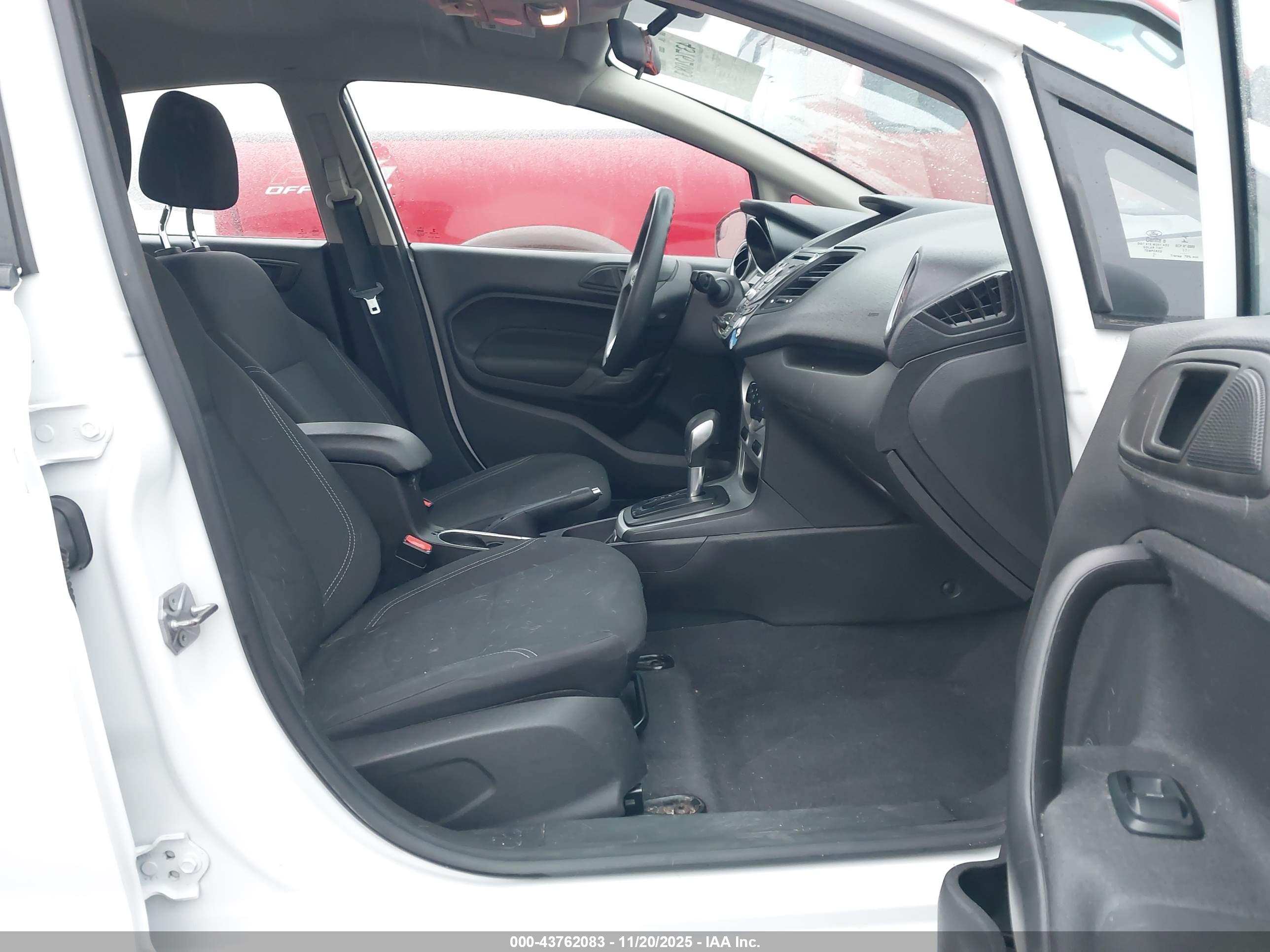 FORD FIESTA image 5