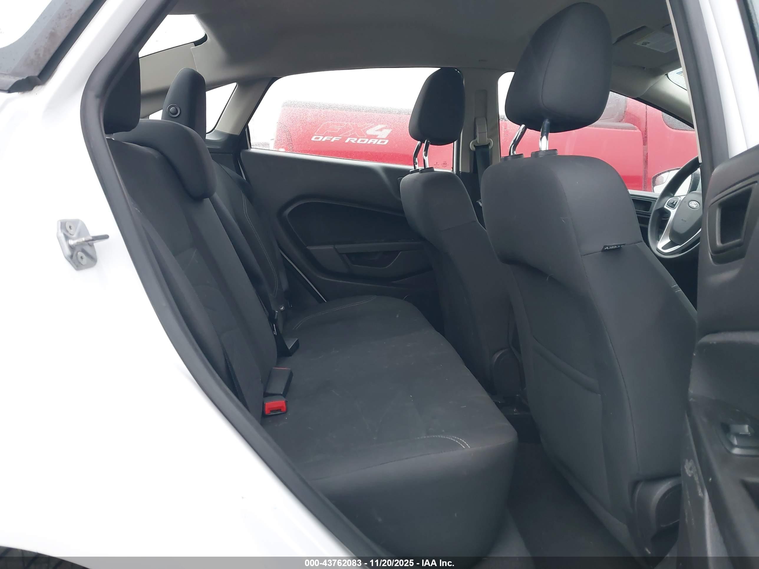 FORD FIESTA image 8