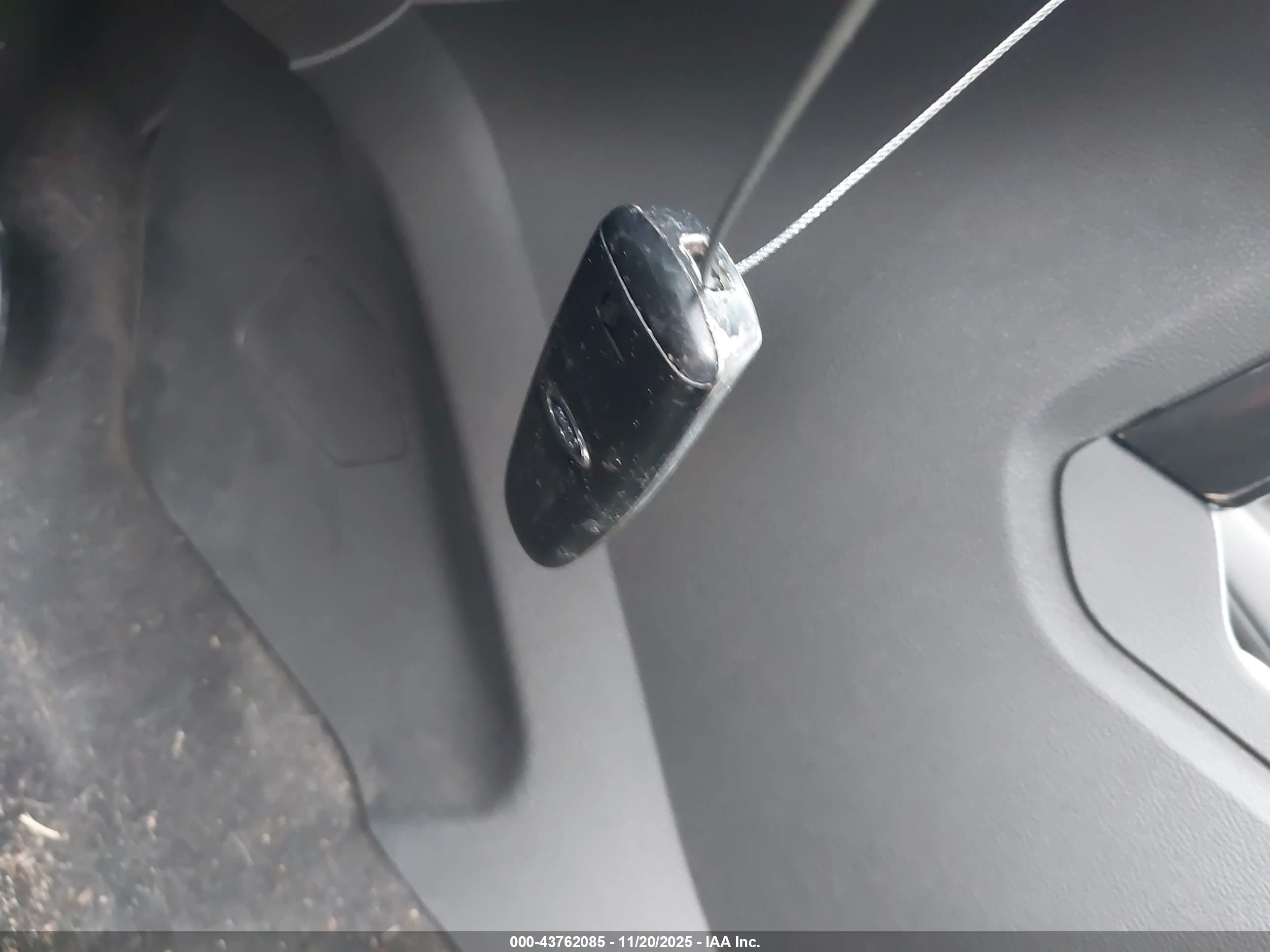 FORD ESCAPE image 11