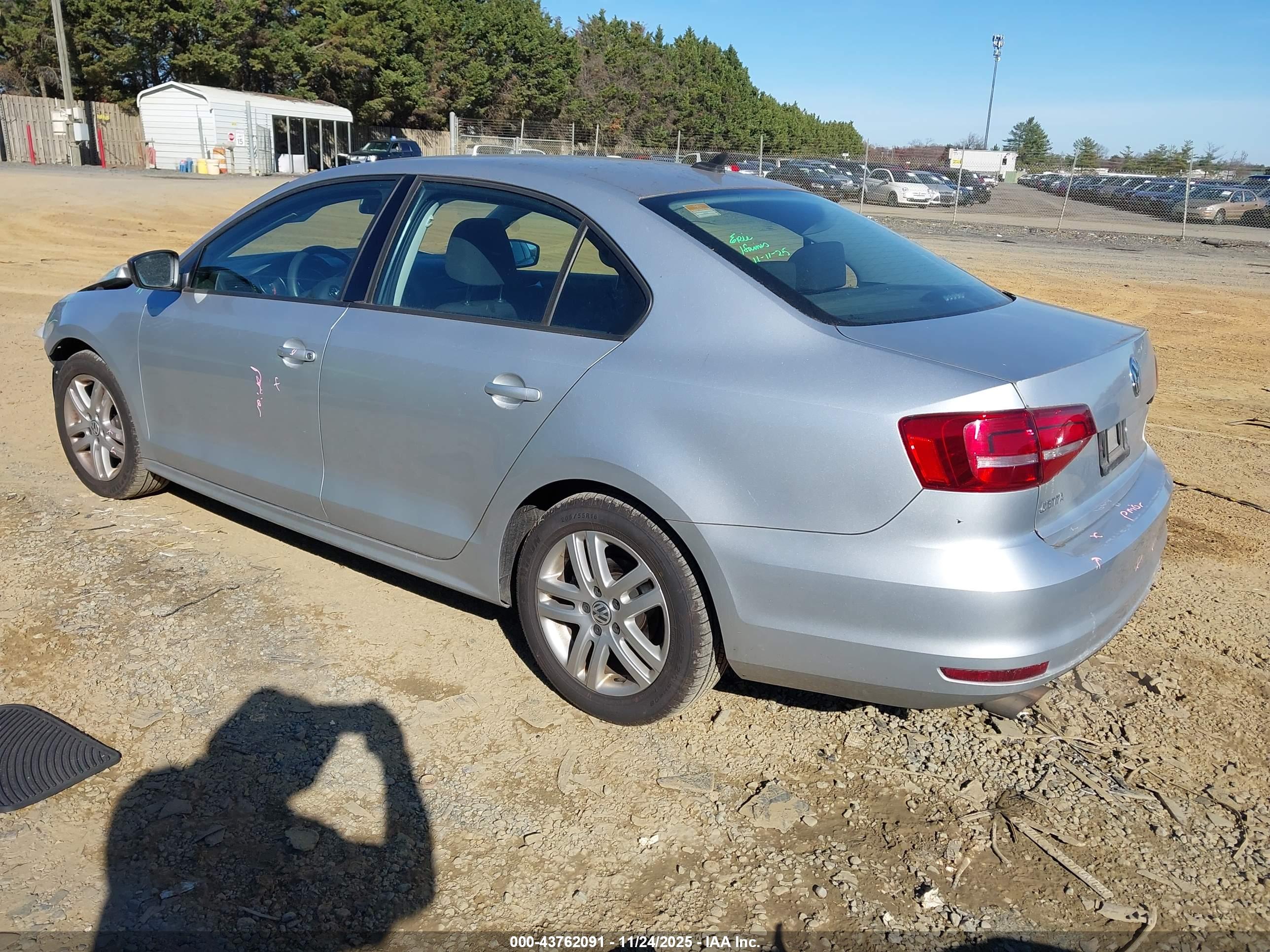 VOLKSWAGEN JETTA image 3