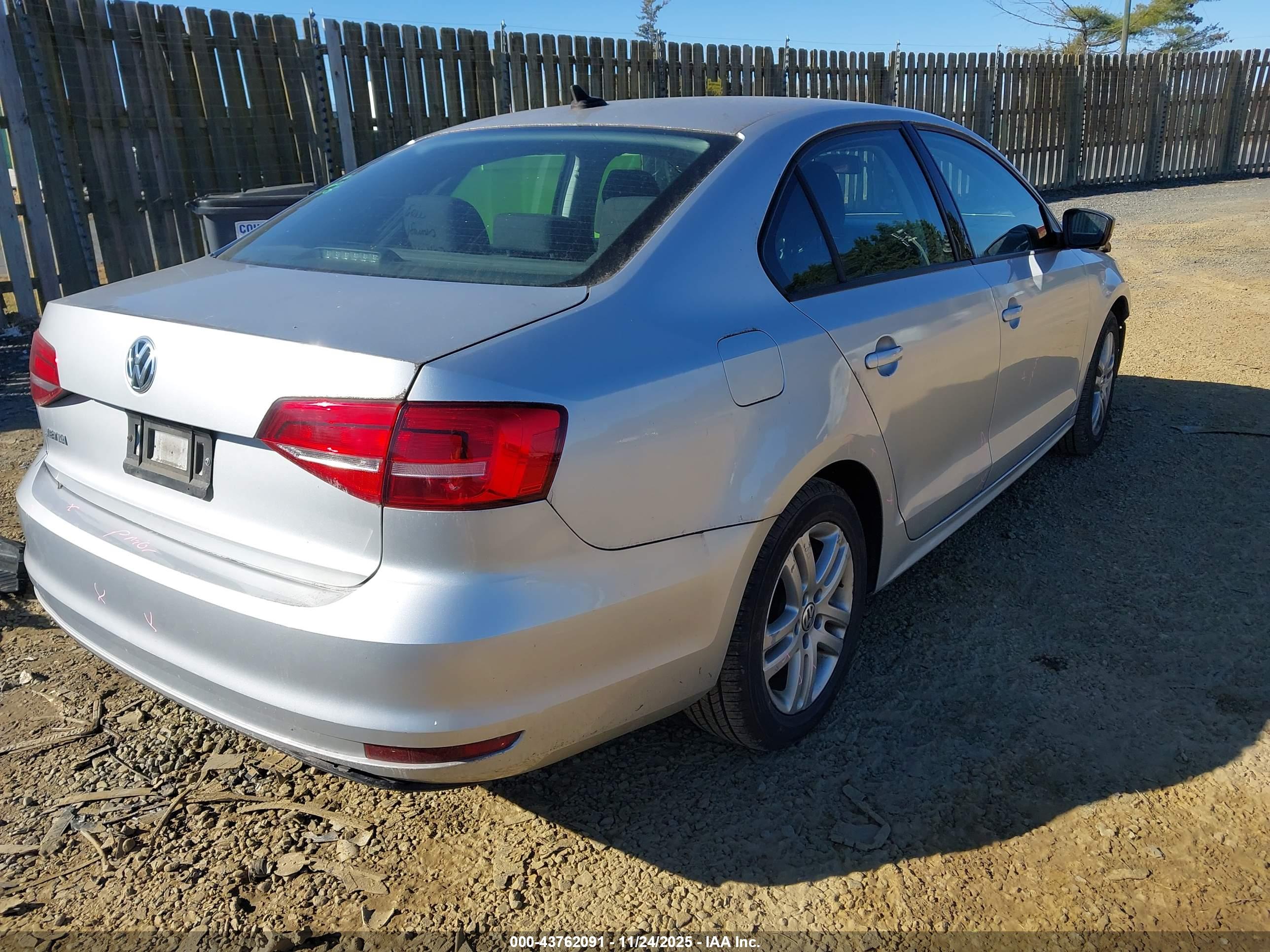 VOLKSWAGEN JETTA image 4