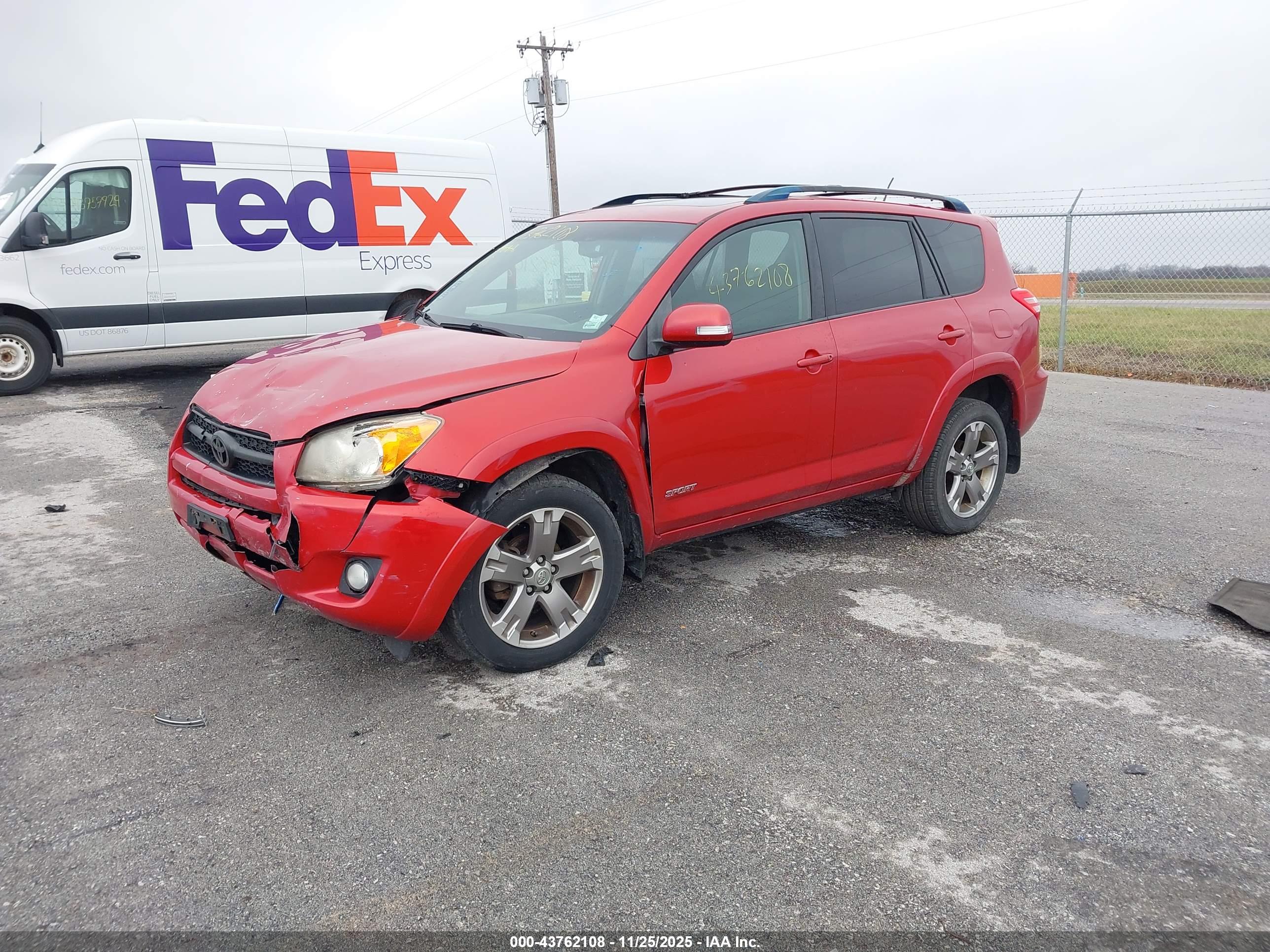 TOYOTA RAV4 image 2