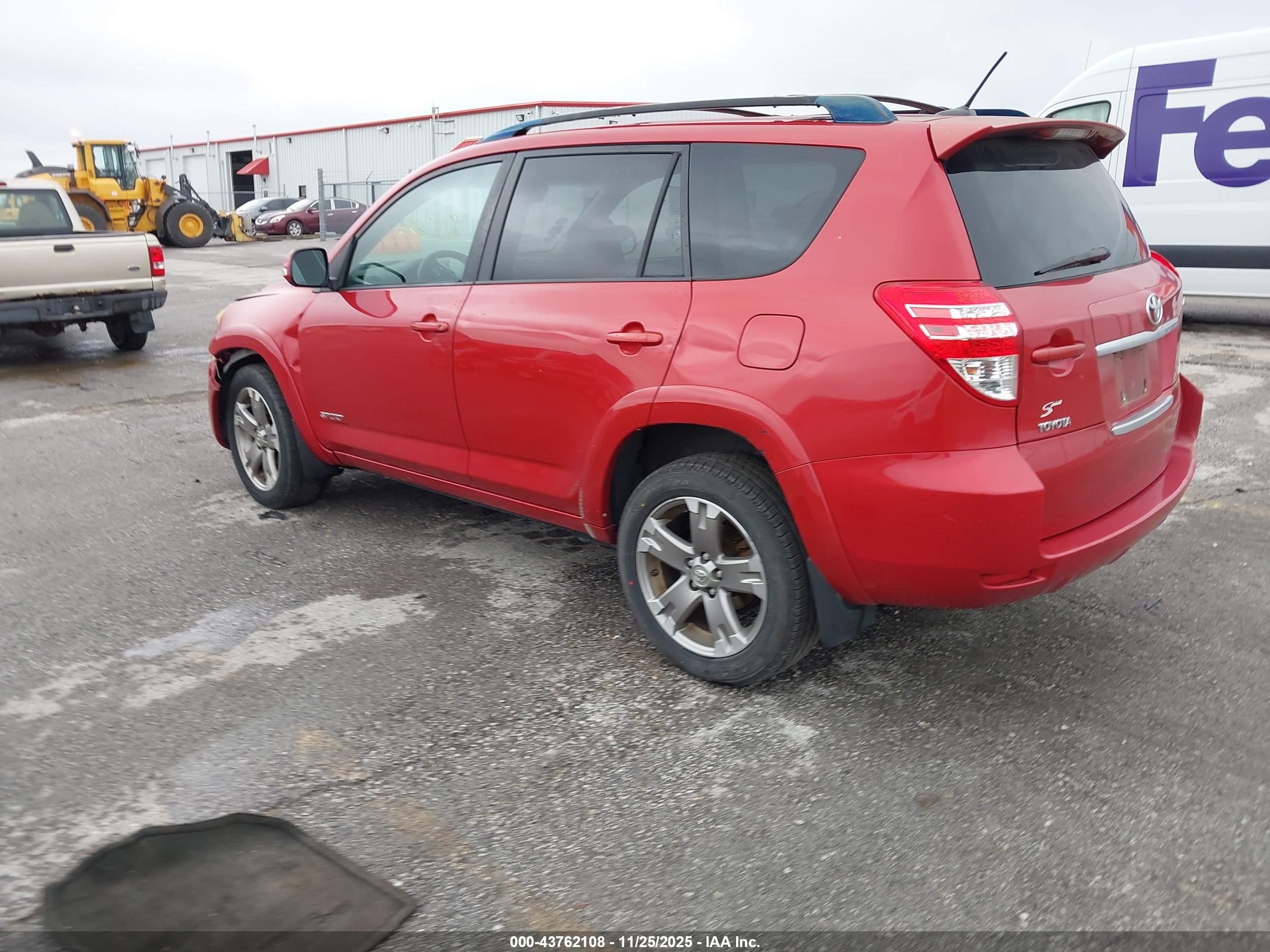 TOYOTA RAV4 image 3