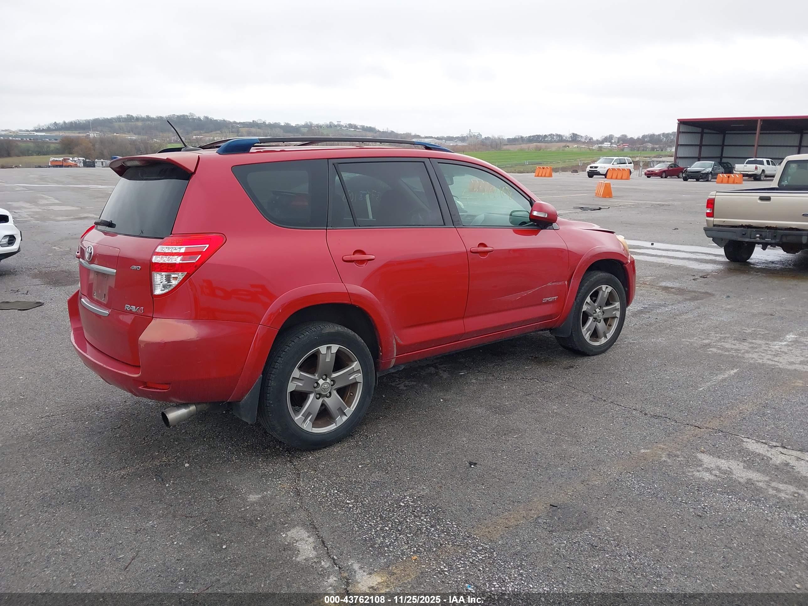 TOYOTA RAV4 image 4