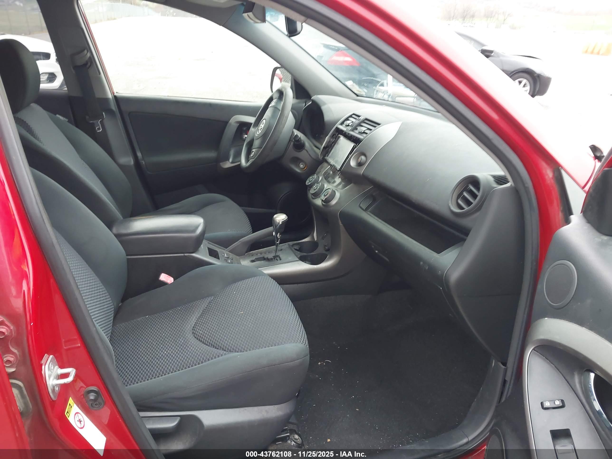 TOYOTA RAV4 image 5
