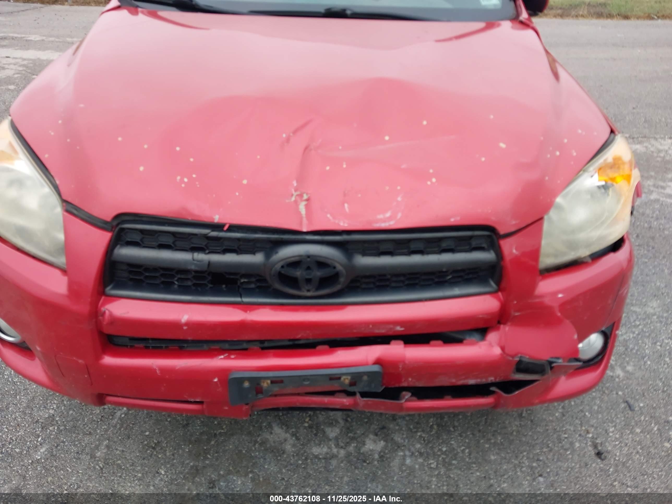 TOYOTA RAV4 image 6