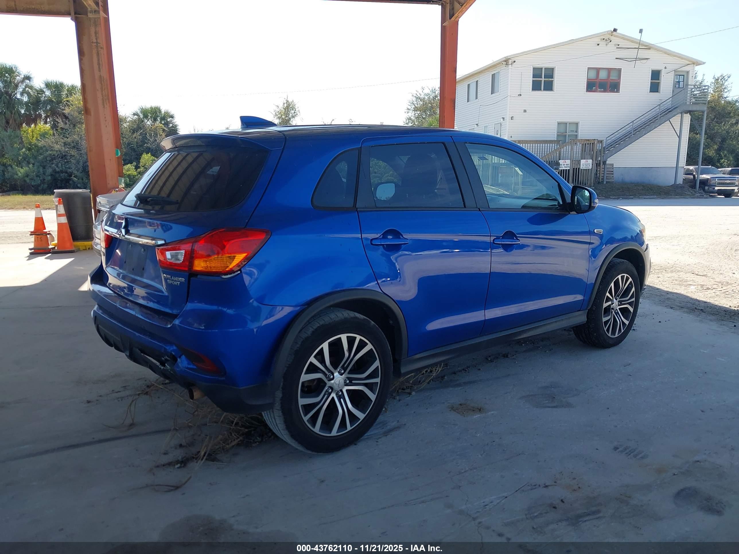 MITSUBISHI OUTLANDER image 4