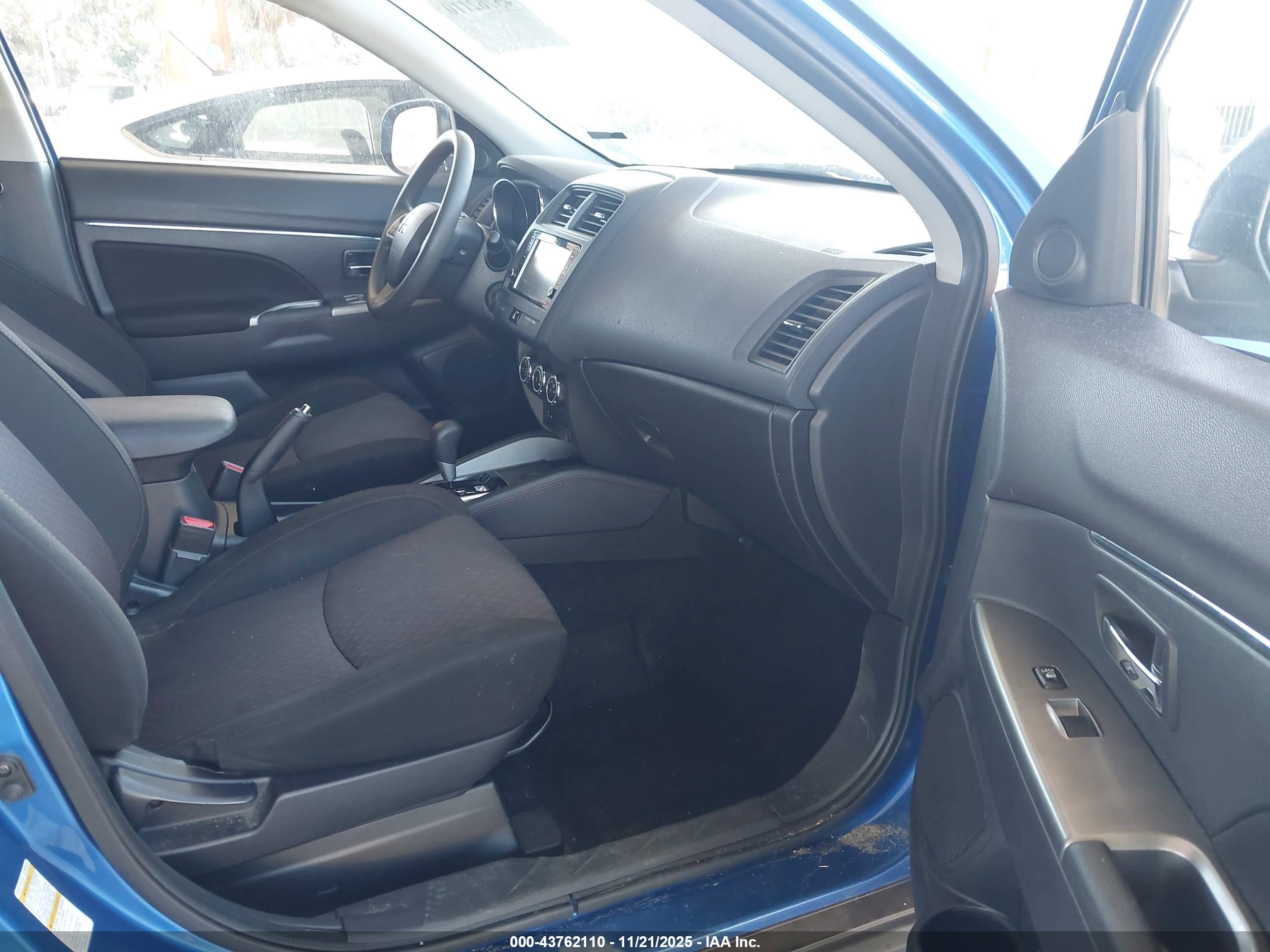 MITSUBISHI OUTLANDER image 5
