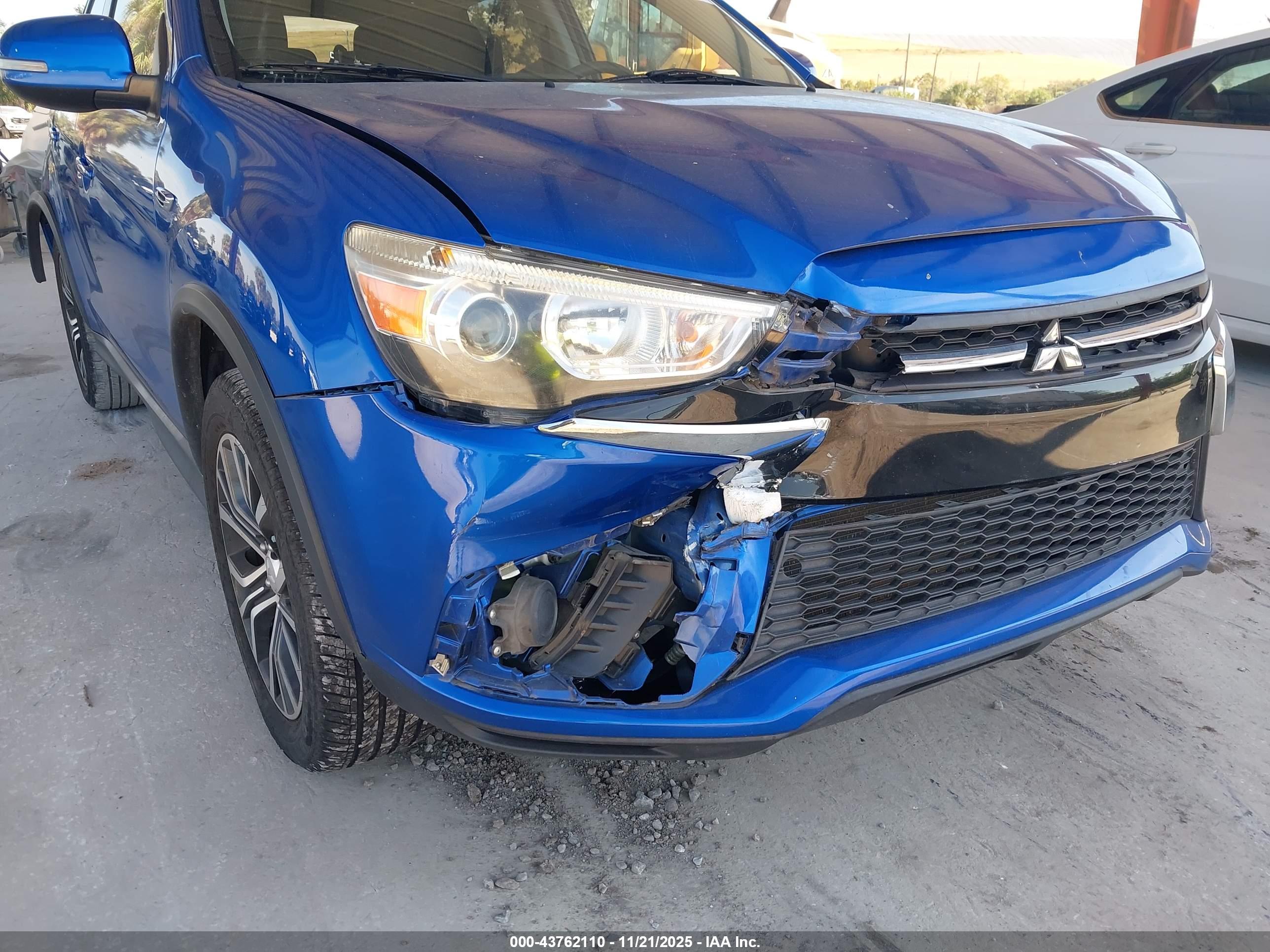 MITSUBISHI OUTLANDER image 6