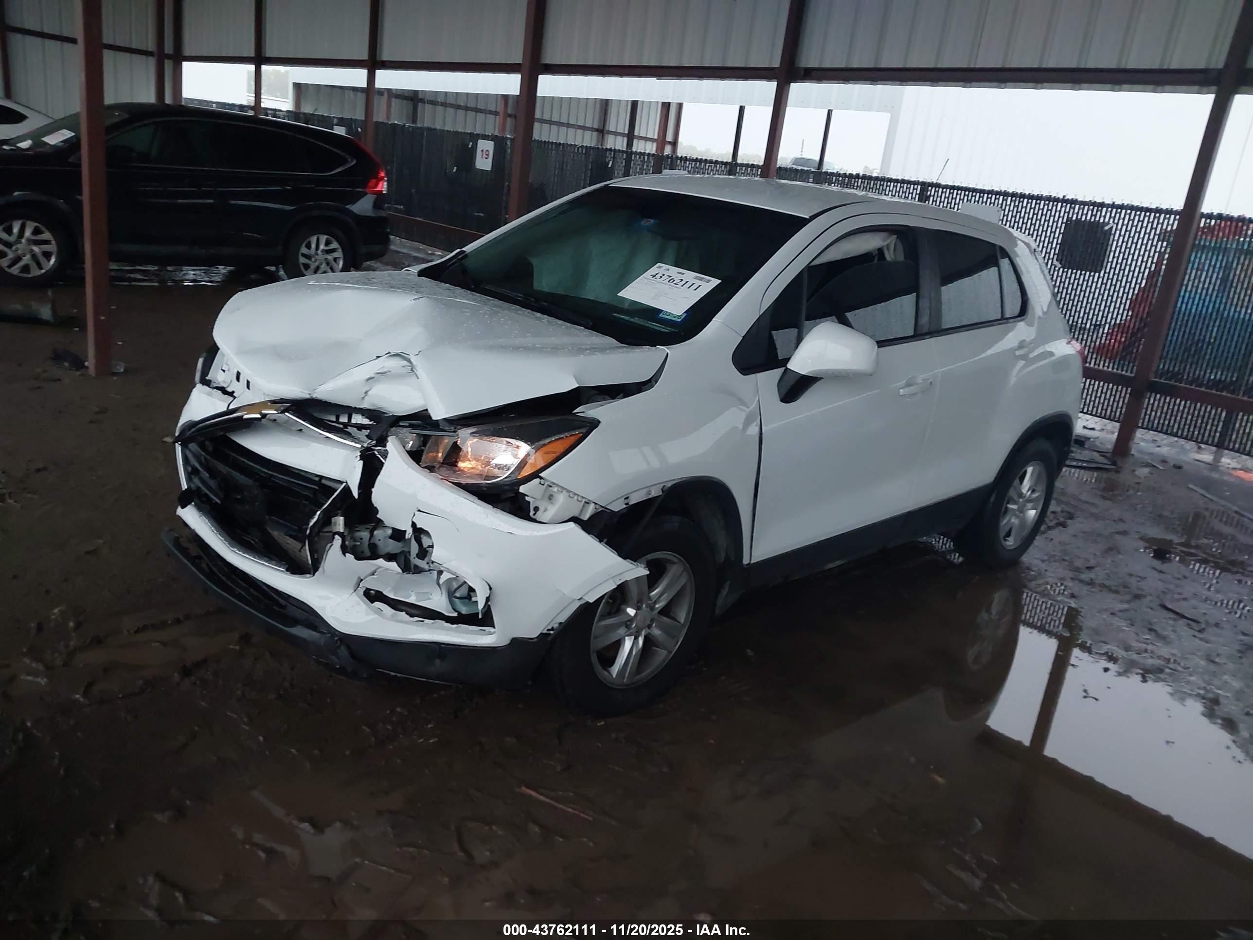 CHEVROLET TRAX image 2